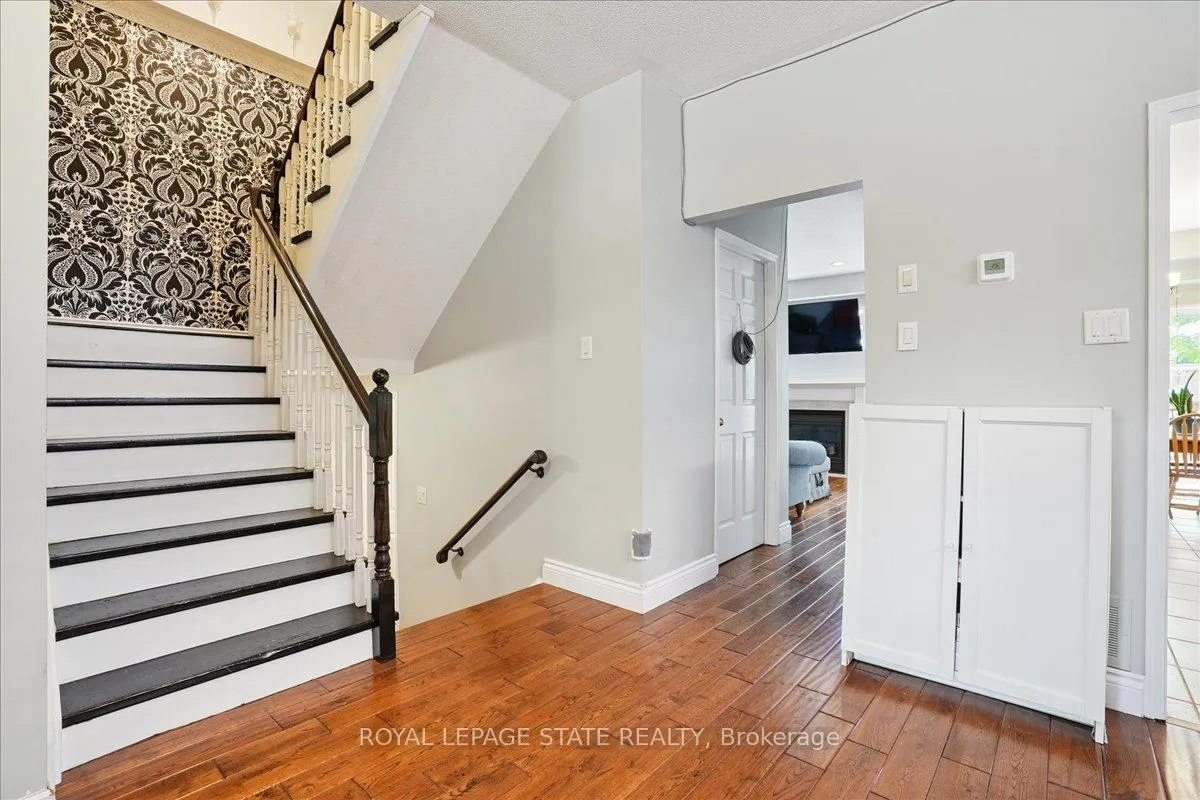 Photo 11 of 70 Moore Crescent, Hamilton, Ancaster — HOMEH