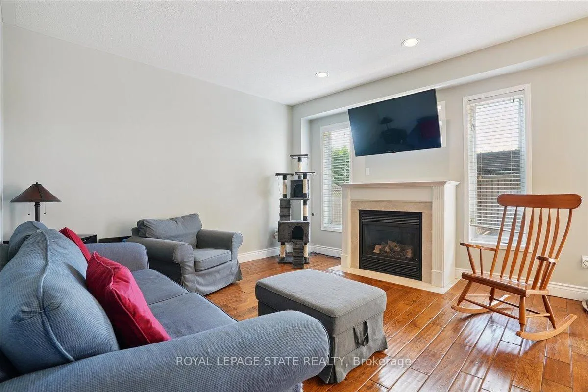 Photo 12 of 70 Moore Crescent, Hamilton, Ancaster — HOMEH