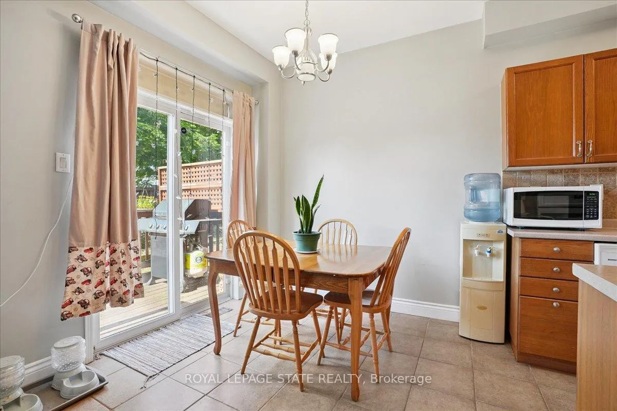 Photo 14 of 70 Moore Crescent, Hamilton, Ancaster — HOMEH