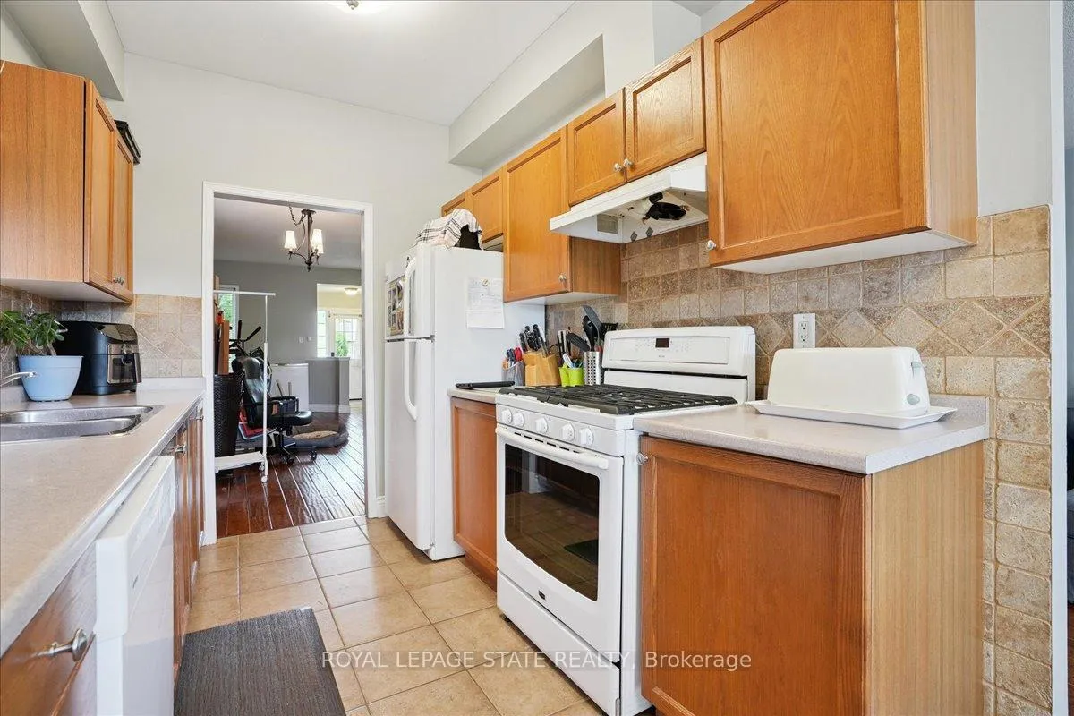 Photo 15 of 70 Moore Crescent, Hamilton, Ancaster — HOMEH