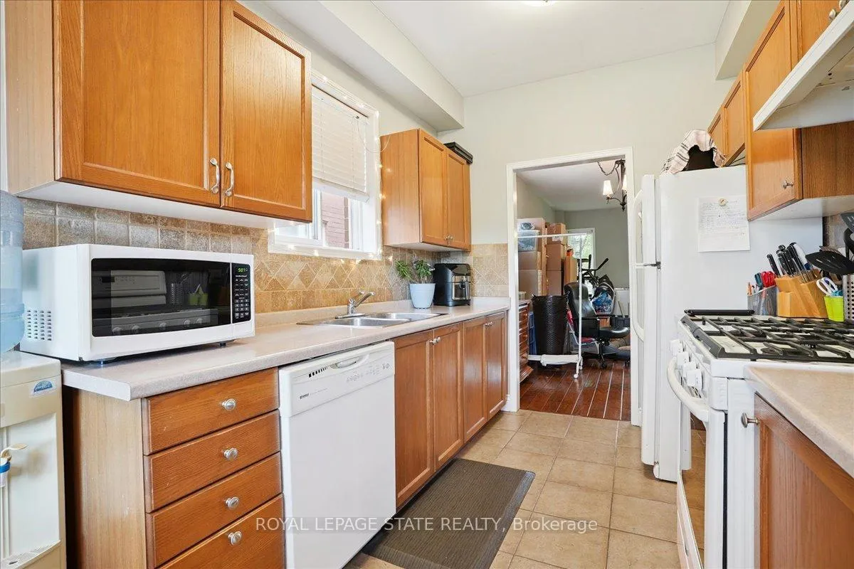 Photo 16 of 70 Moore Crescent, Hamilton, Ancaster — HOMEH