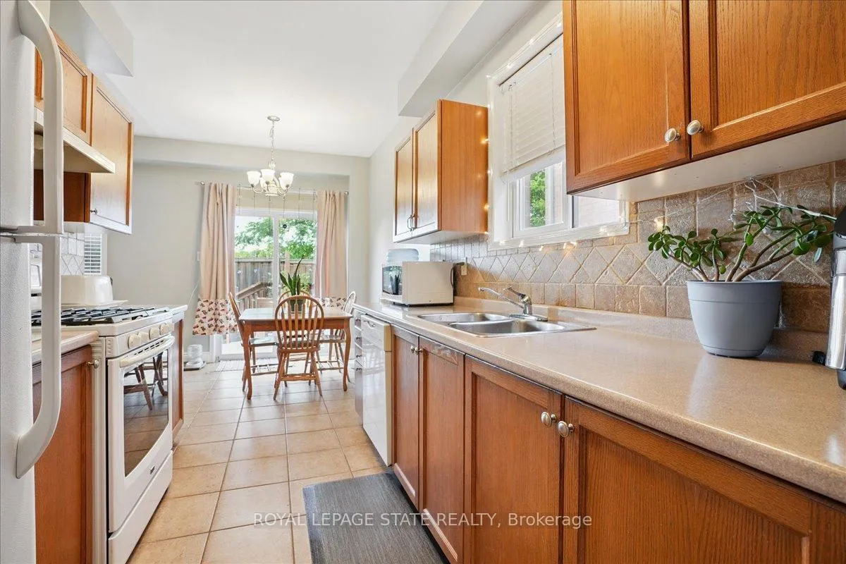 Photo 17 of 70 Moore Crescent, Hamilton, Ancaster — HOMEH