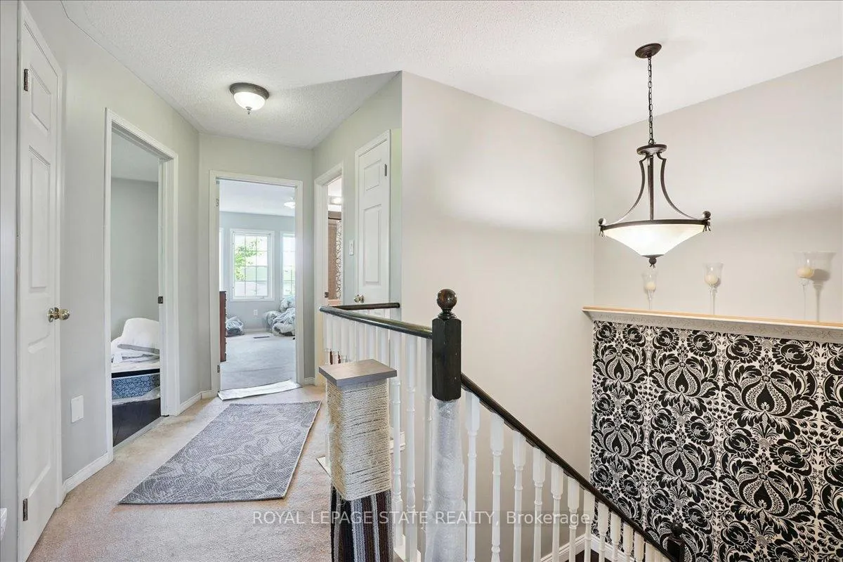Photo 19 of 70 Moore Crescent, Hamilton, Ancaster — HOMEH