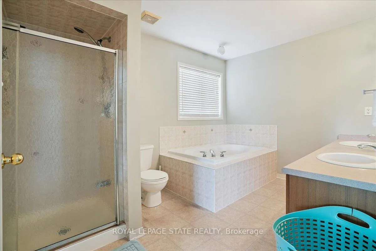 Photo 23 of 70 Moore Crescent, Hamilton, Ancaster — HOMEH