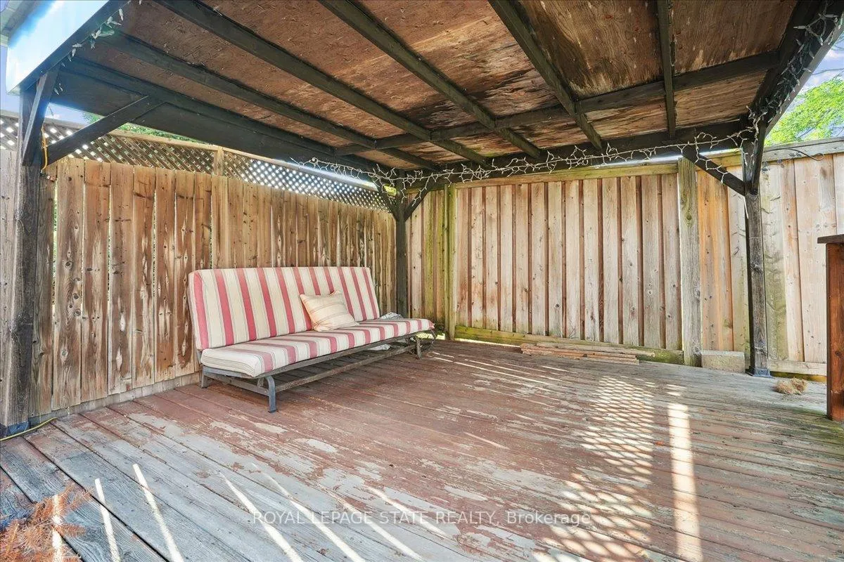 Photo 37 of 70 Moore Crescent, Hamilton, Ancaster — HOMEH