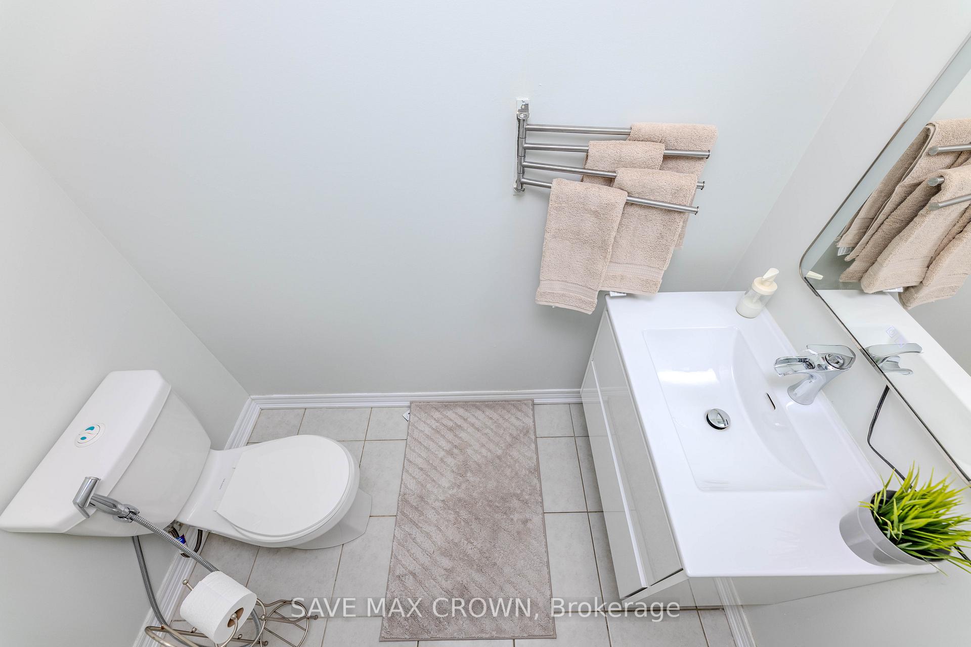 Photo 5 of 194 Sky Harbour Drive, Brampton, Bram West — HOMEH