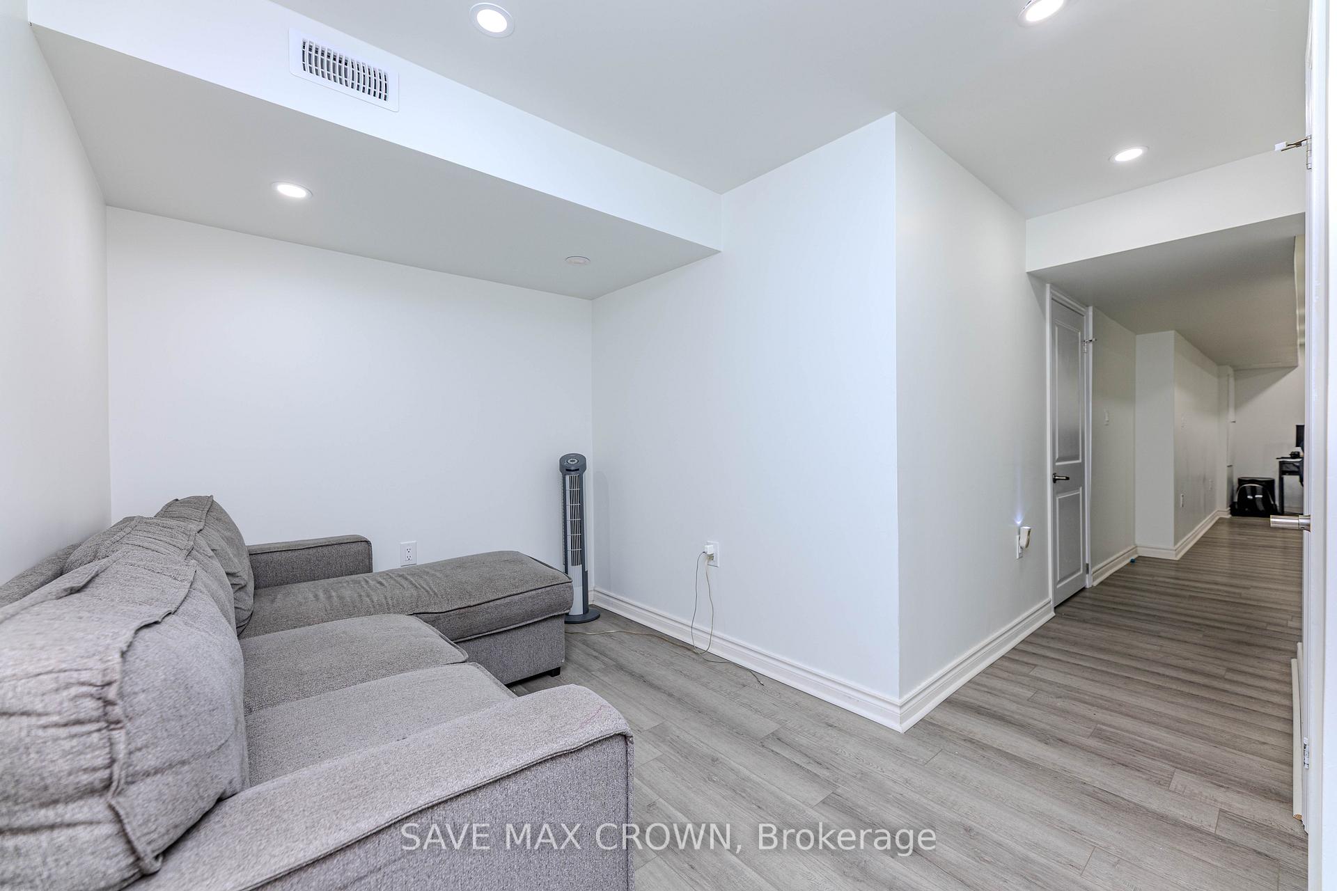 Photo 35 of 194 Sky Harbour Drive, Brampton, Bram West — HOMEH