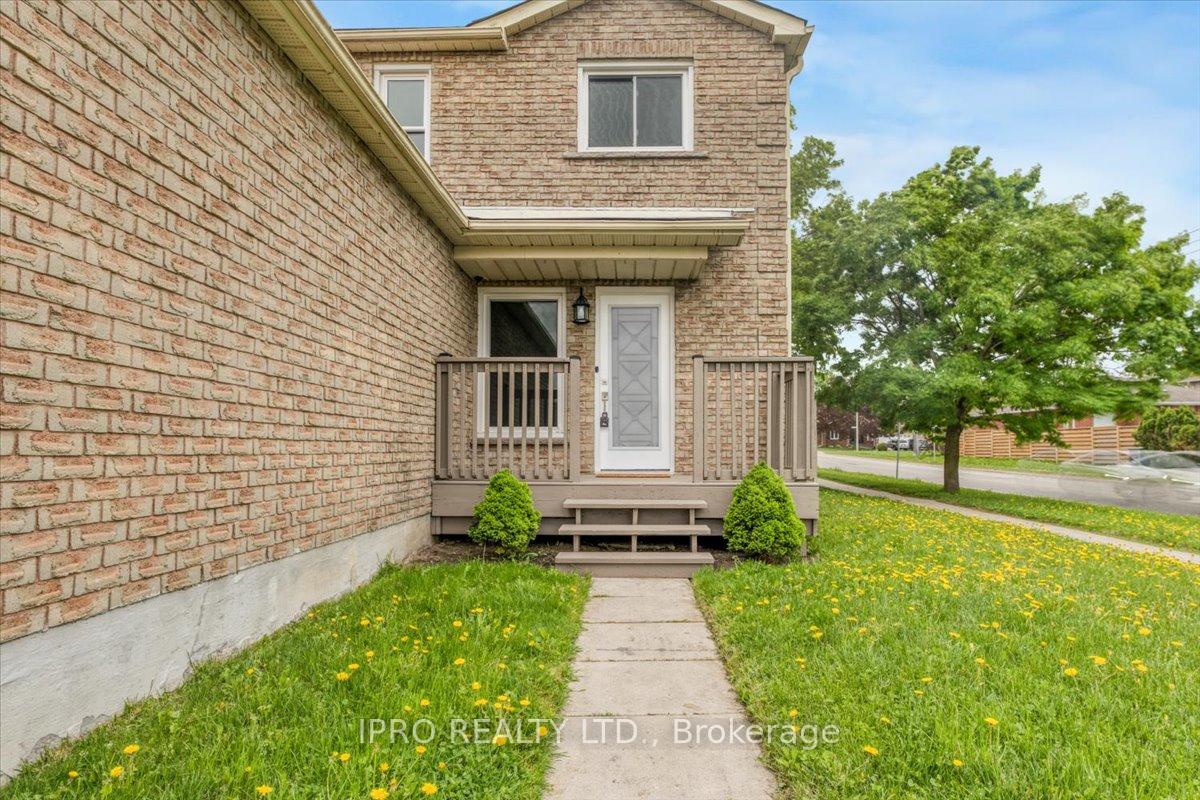 Photo 3 of 407 Hickling Trail, Barrie, Grove East — HOMEH