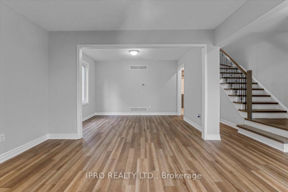 Photo 7 of 407 Hickling Trail, Barrie, Grove East — HOMEH