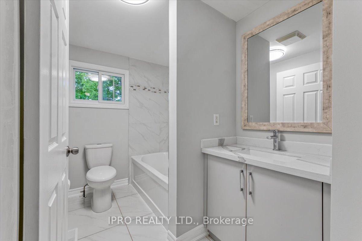 Photo 16 of 407 Hickling Trail, Barrie, Grove East — HOMEH