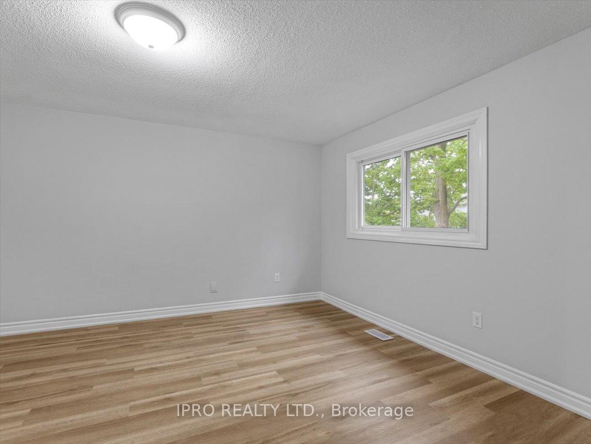 Photo 17 of 407 Hickling Trail, Barrie, Grove East — HOMEH