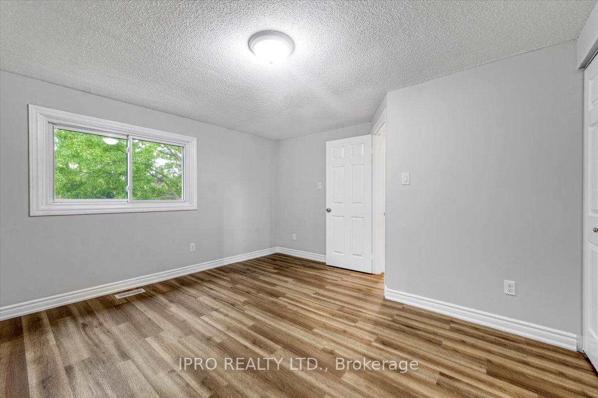 Photo 19 of 407 Hickling Trail, Barrie, Grove East — HOMEH