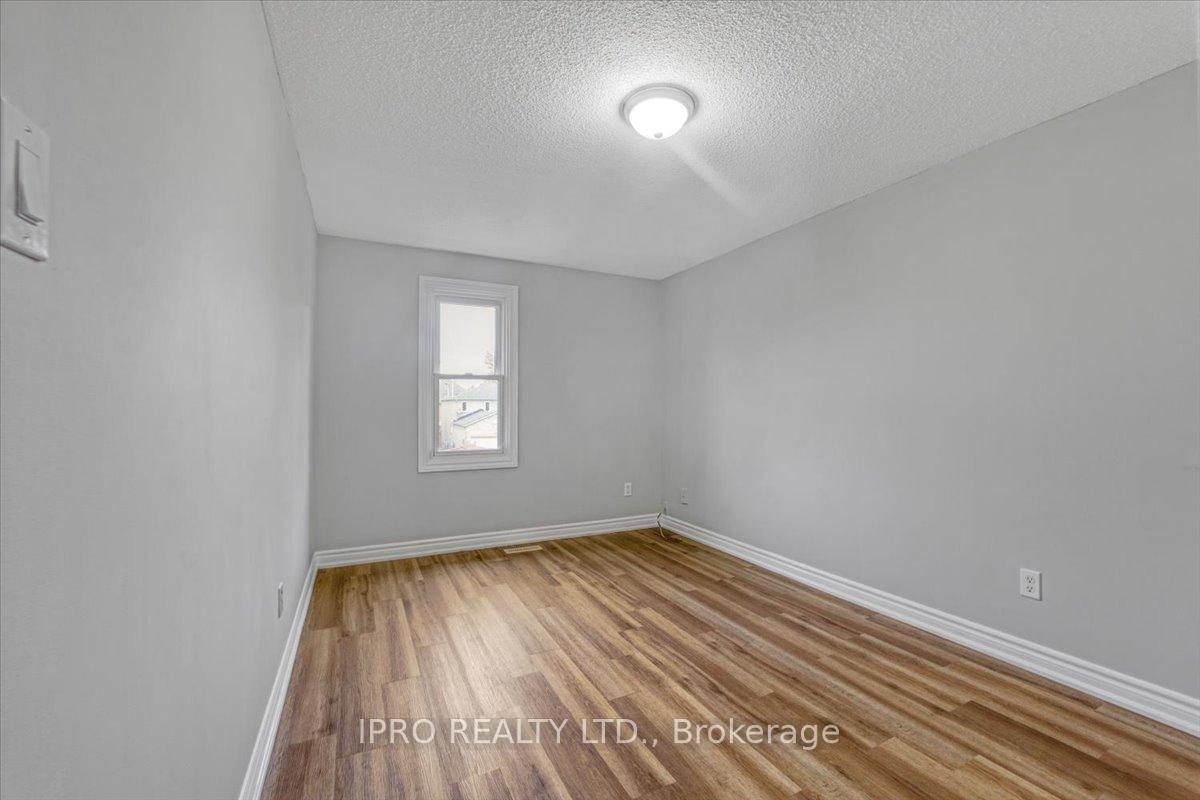 Photo 20 of 407 Hickling Trail, Barrie, Grove East — HOMEH