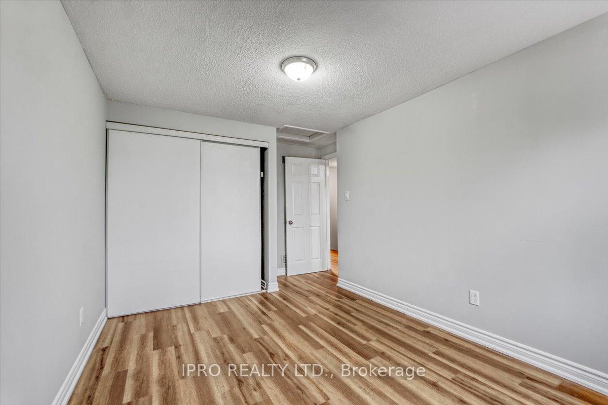 Photo 21 of 407 Hickling Trail, Barrie, Grove East — HOMEH