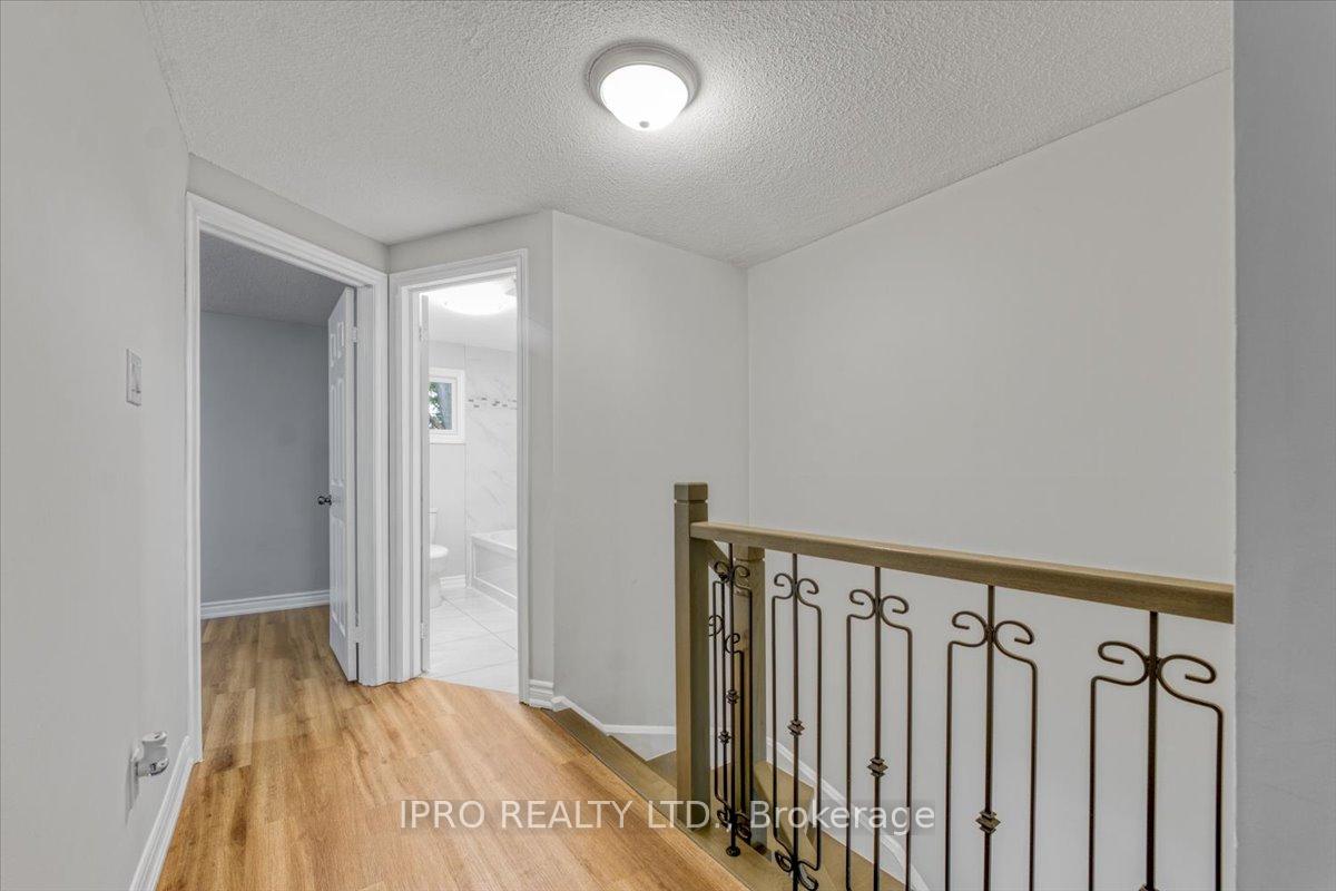 Photo 24 of 407 Hickling Trail, Barrie, Grove East — HOMEH