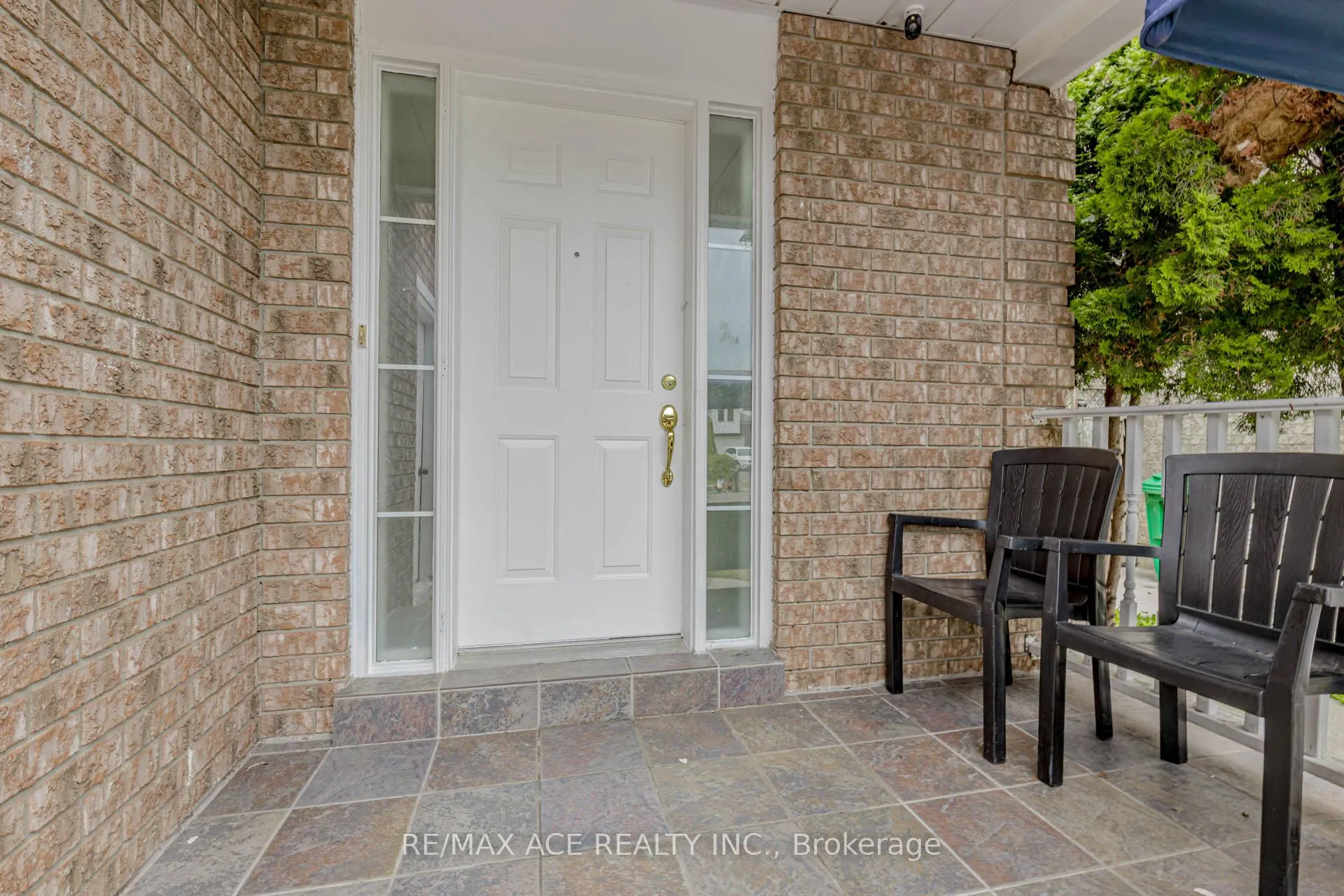 Photo 4 of 97 Bighorn Crescent, Brampton, Sandringham-Wellington — HOMEH
