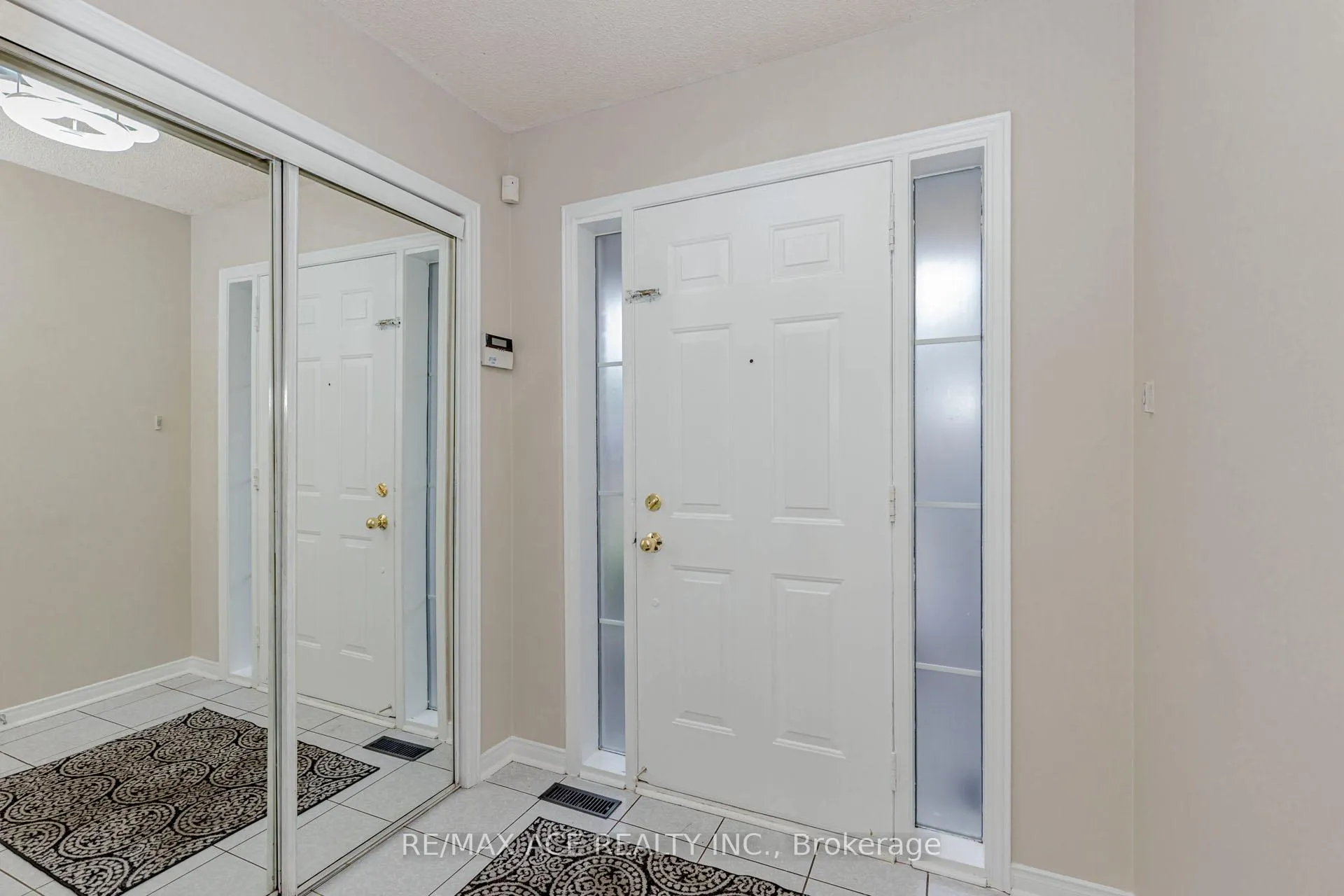 Photo 5 of 97 Bighorn Crescent, Brampton, Sandringham-Wellington — HOMEH