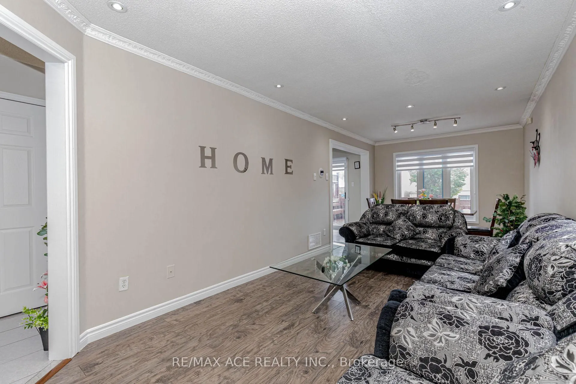 Photo 7 of 97 Bighorn Crescent, Brampton, Sandringham-Wellington — HOMEH