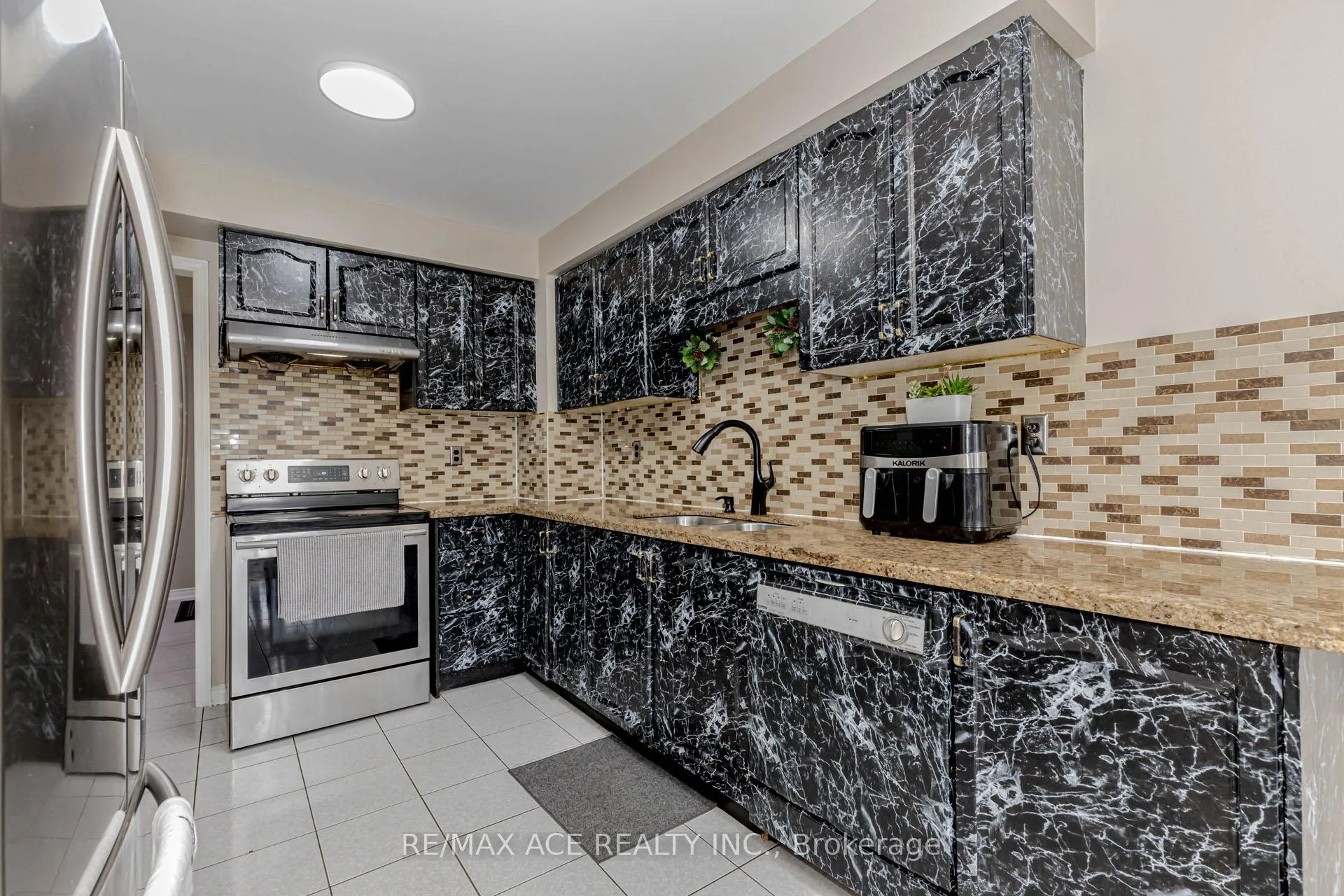 Photo 12 of 97 Bighorn Crescent, Brampton, Sandringham-Wellington — HOMEH