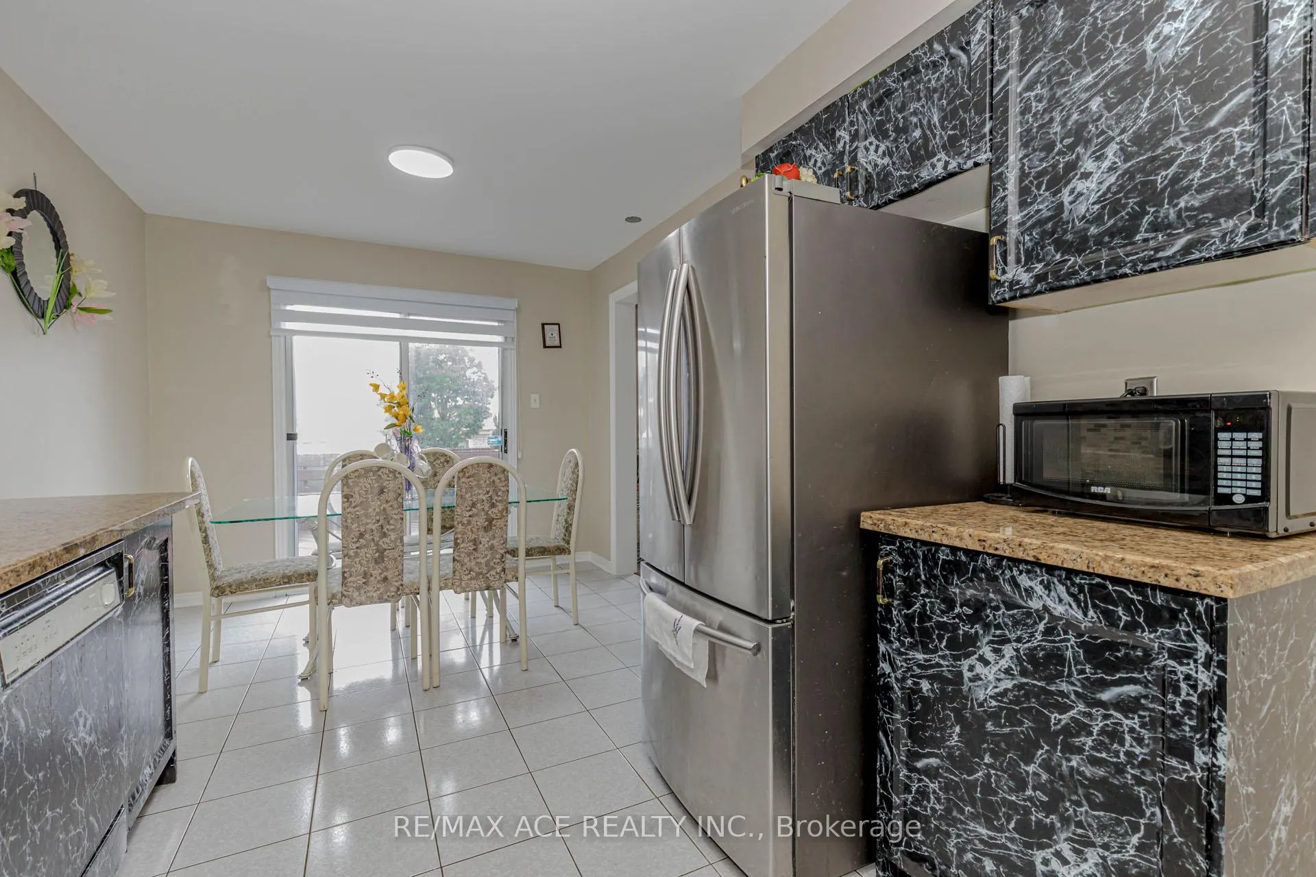 Photo 15 of 97 Bighorn Crescent, Brampton, Sandringham-Wellington — HOMEH