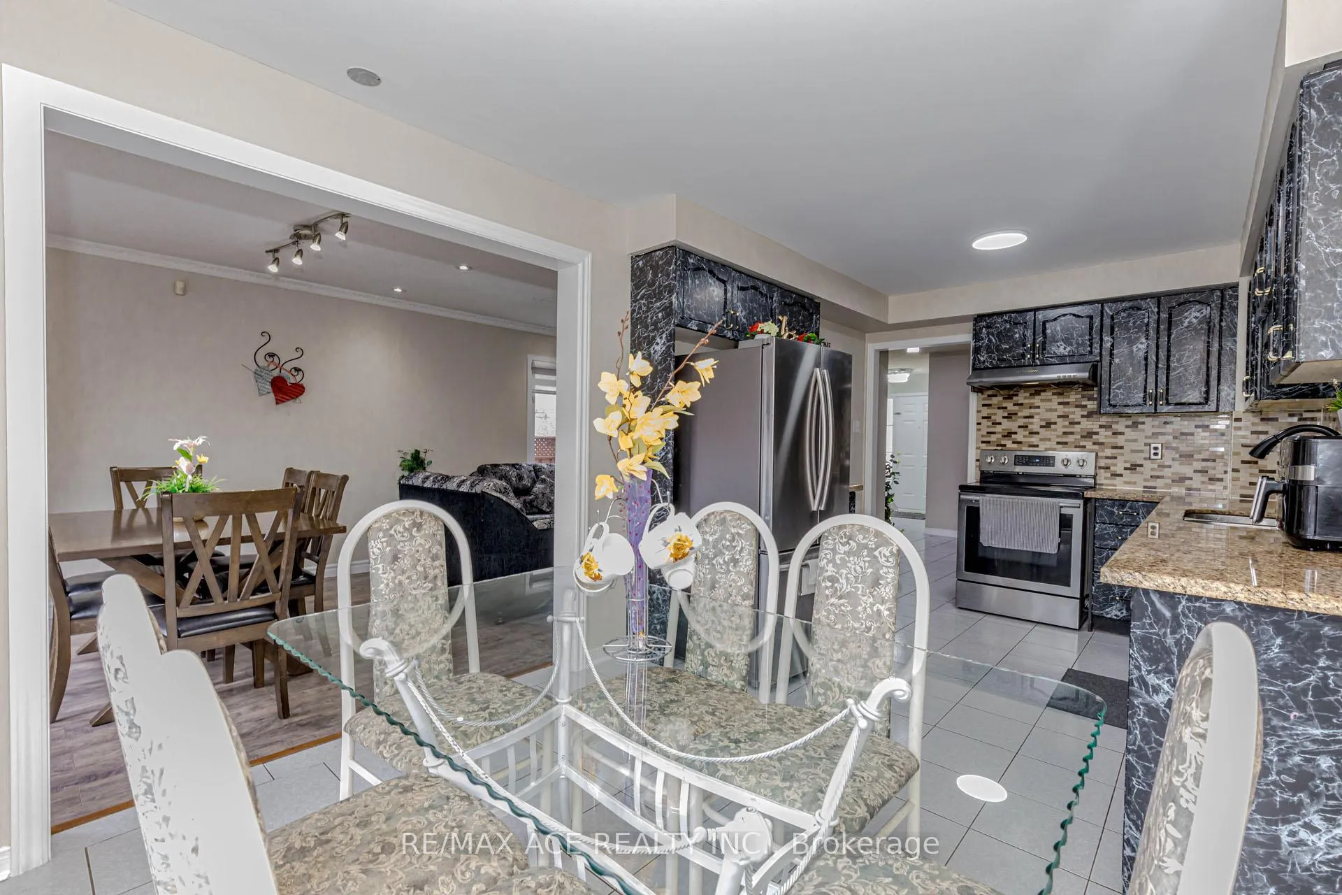 Photo 17 of 97 Bighorn Crescent, Brampton, Sandringham-Wellington — HOMEH