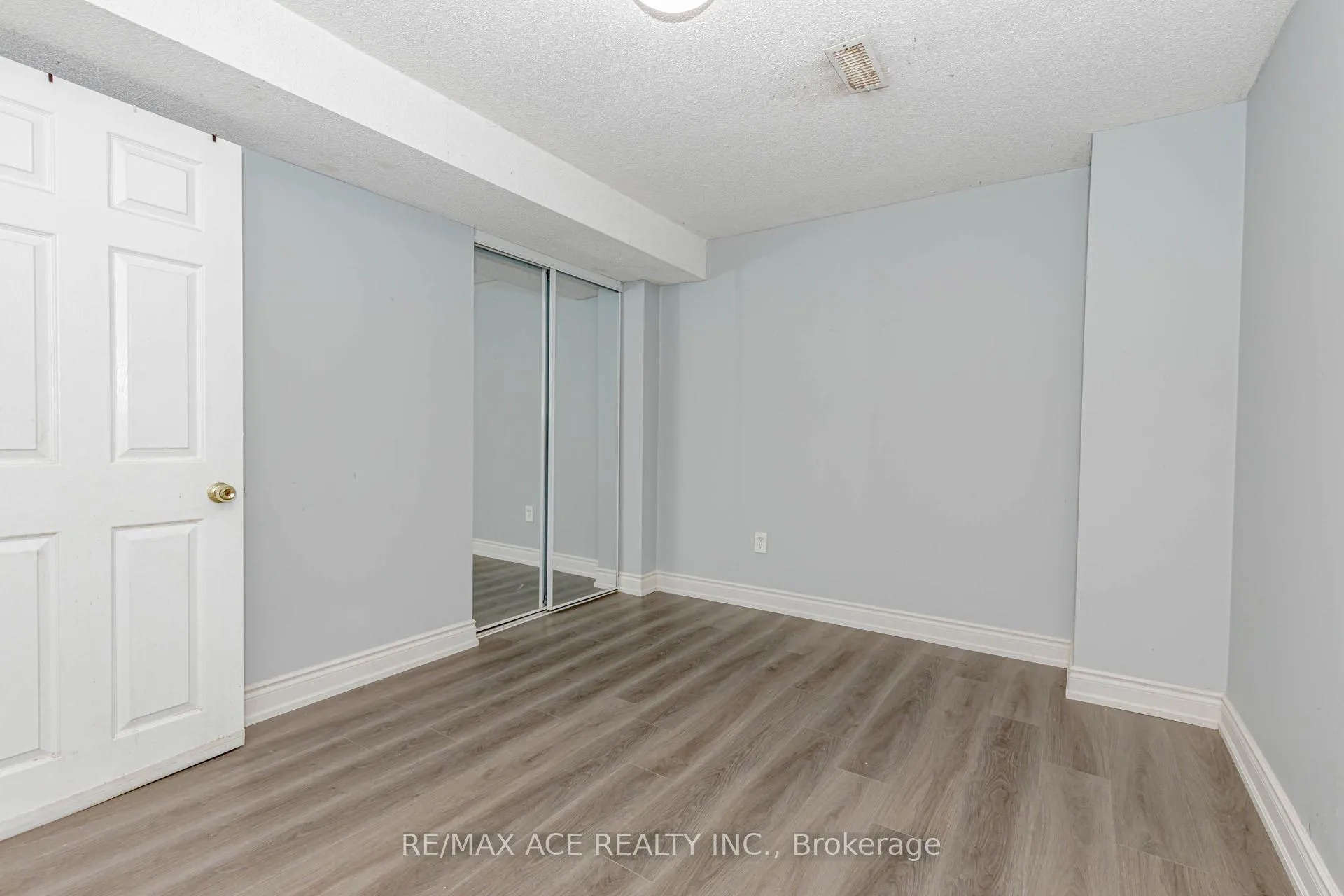Photo 23 of 97 Bighorn Crescent, Brampton, Sandringham-Wellington — HOMEH