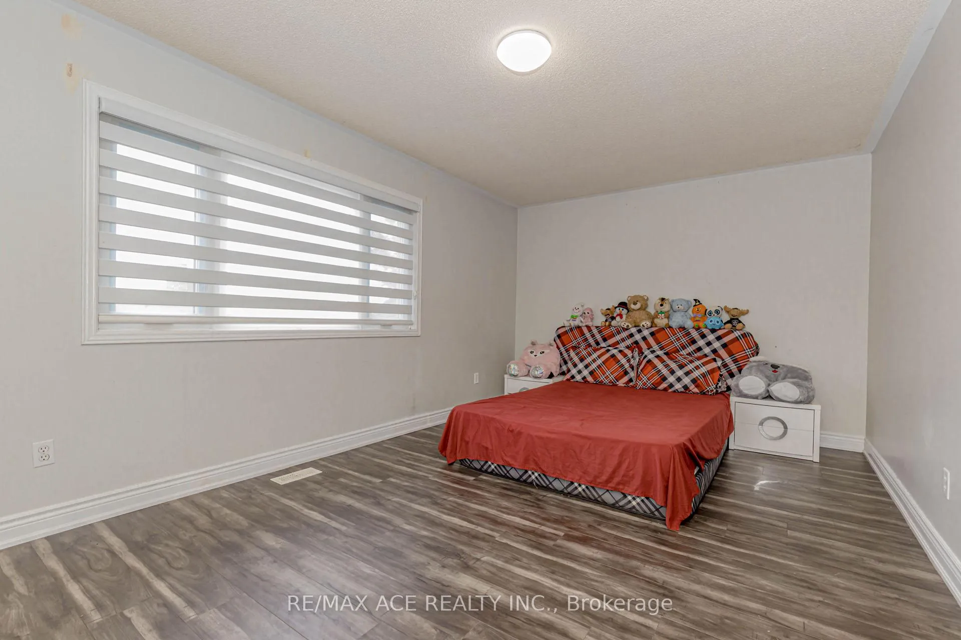 Photo 28 of 97 Bighorn Crescent, Brampton, Sandringham-Wellington — HOMEH