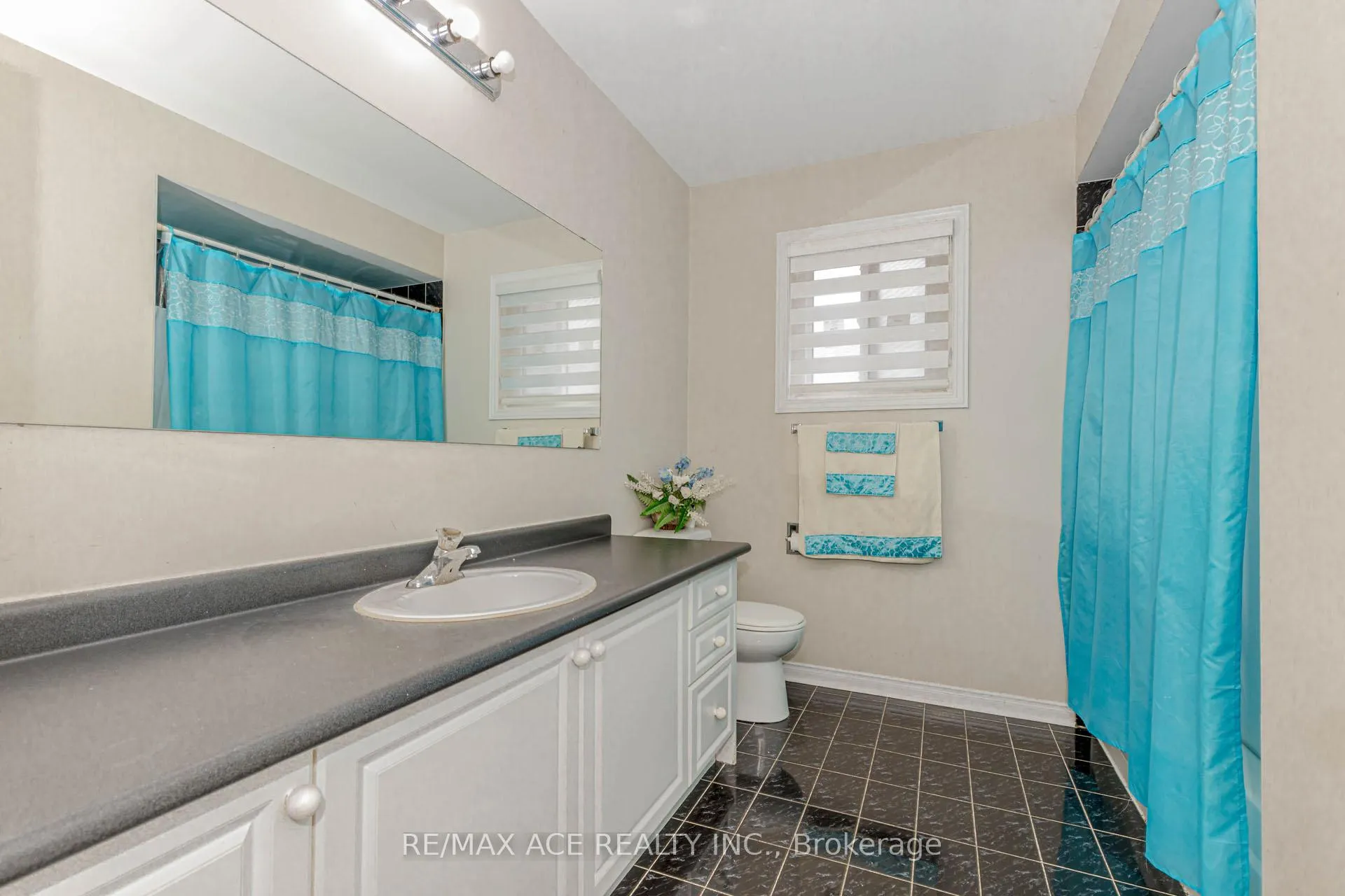 Photo 34 of 97 Bighorn Crescent, Brampton, Sandringham-Wellington — HOMEH