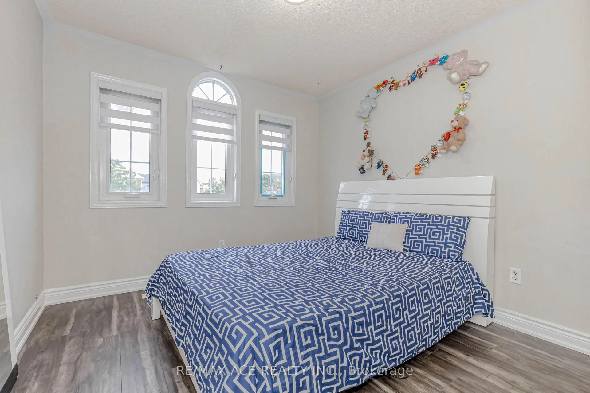 Photo 35 of 97 Bighorn Crescent, Brampton, Sandringham-Wellington — HOMEH