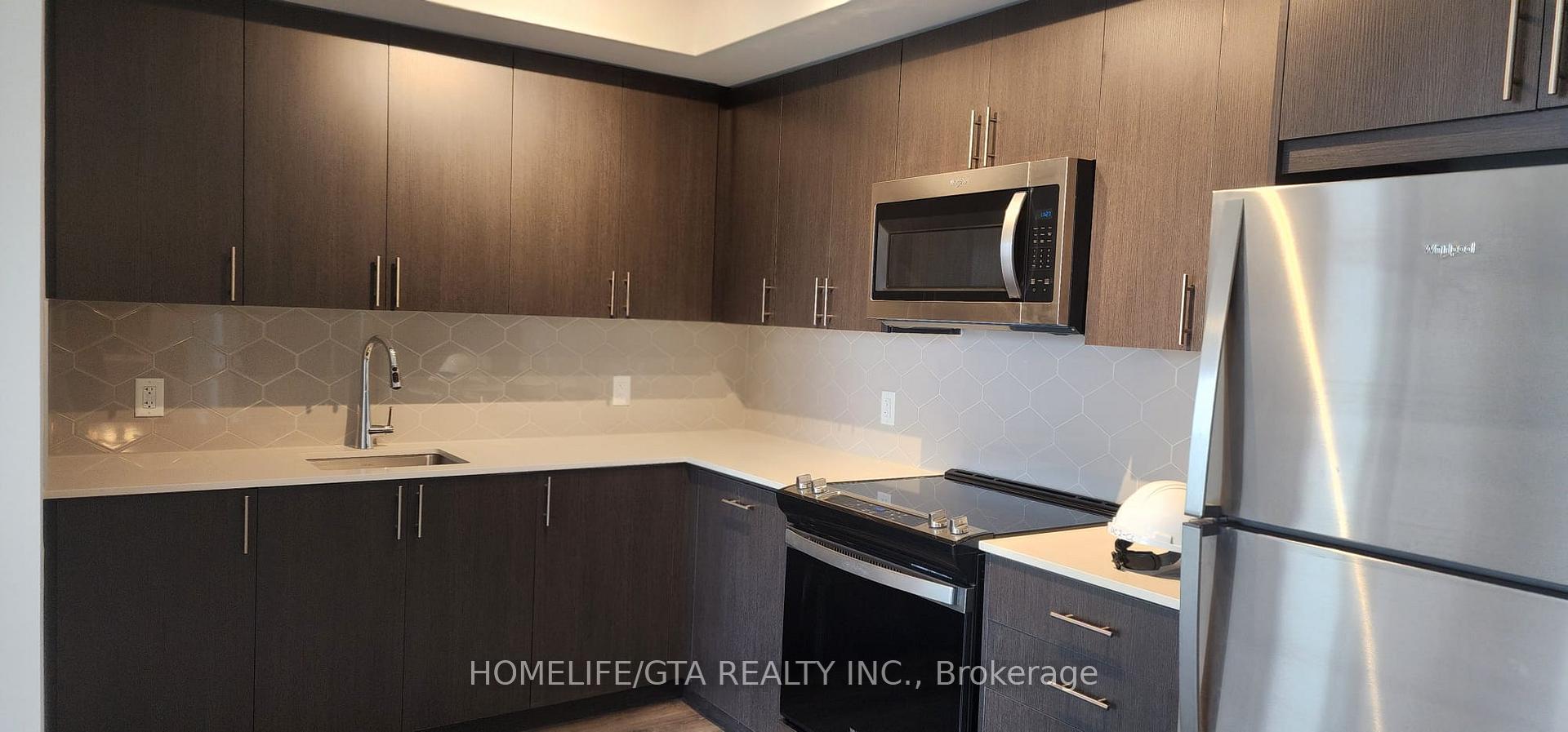 Front of Unit 207, 2545 Simcoe Street N