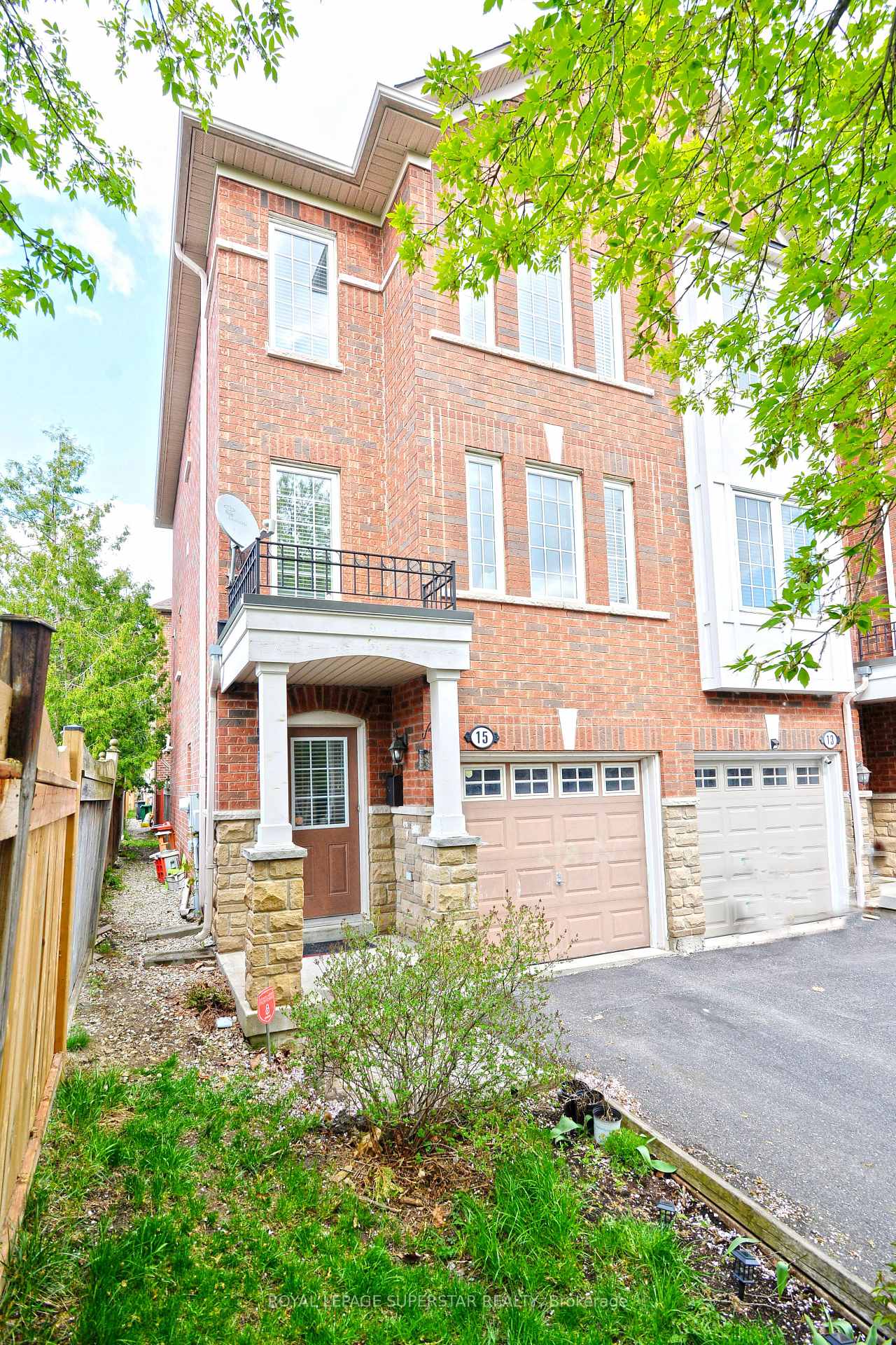 Photo 3 of 15 Gemstone Lane, Brampton, Downtown Brampton — HOMEH