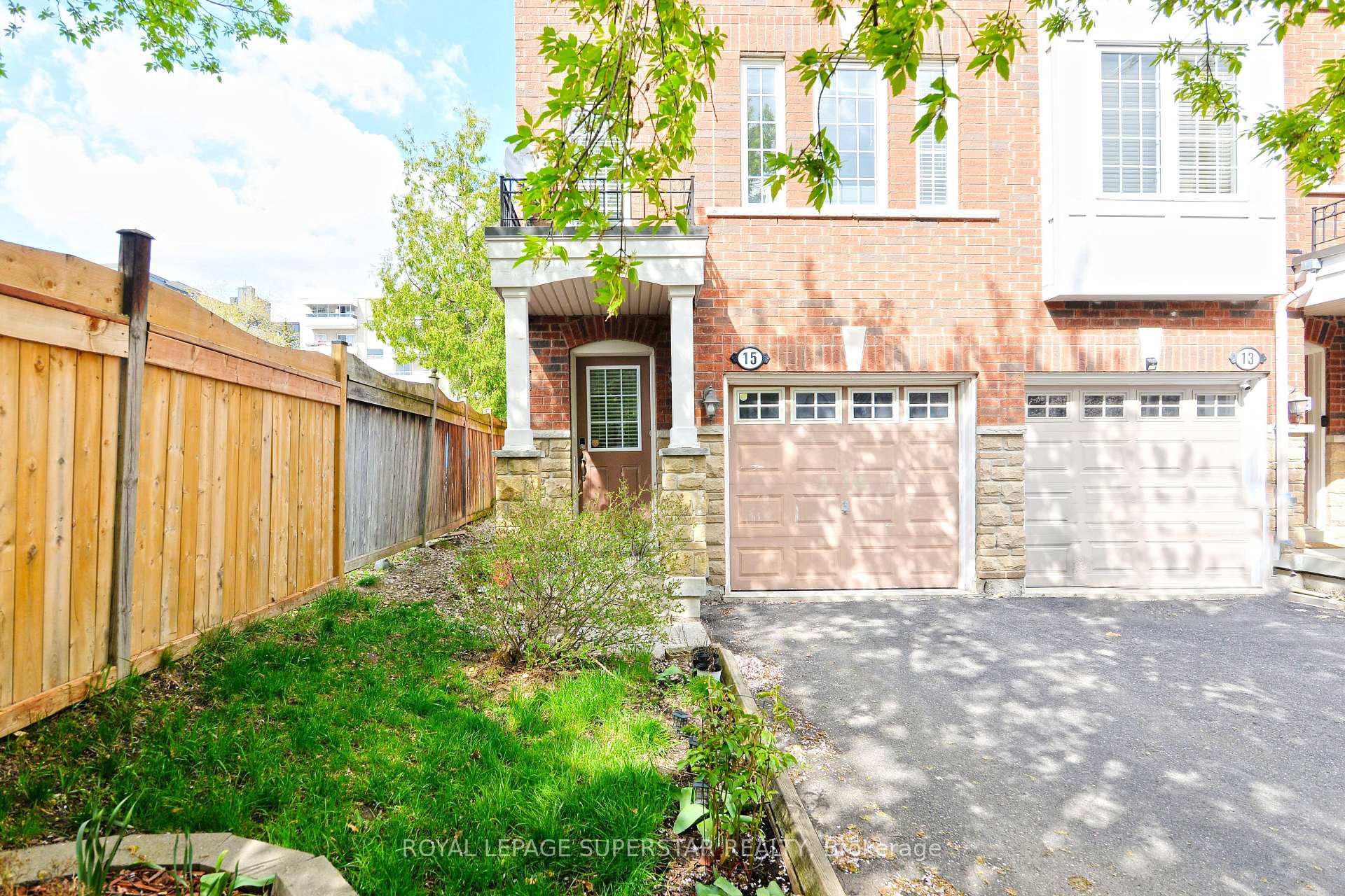 Photo 4 of 15 Gemstone Lane, Brampton, Downtown Brampton — HOMEH