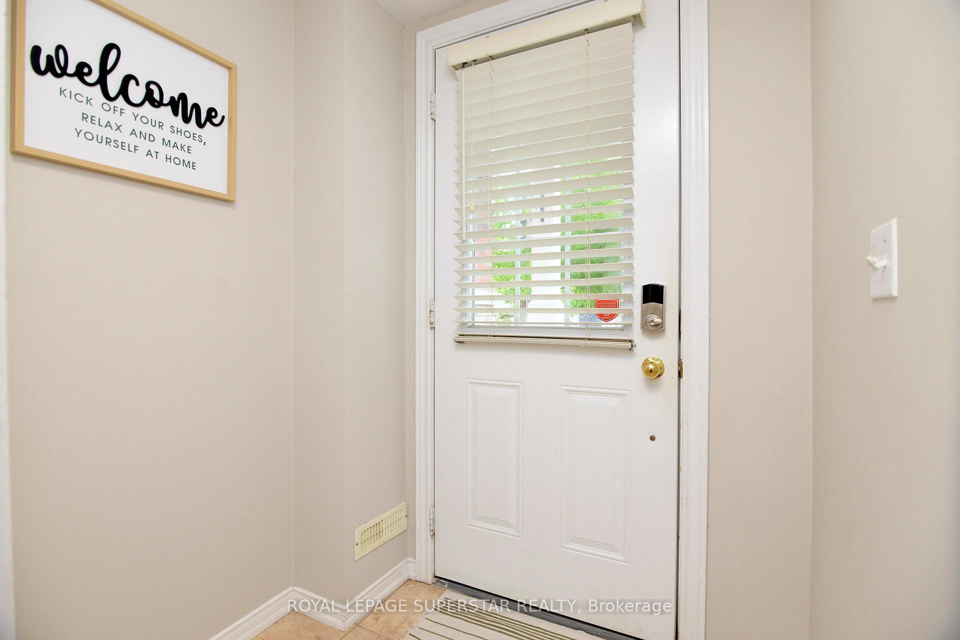 Photo 5 of 15 Gemstone Lane, Brampton, Downtown Brampton — HOMEH