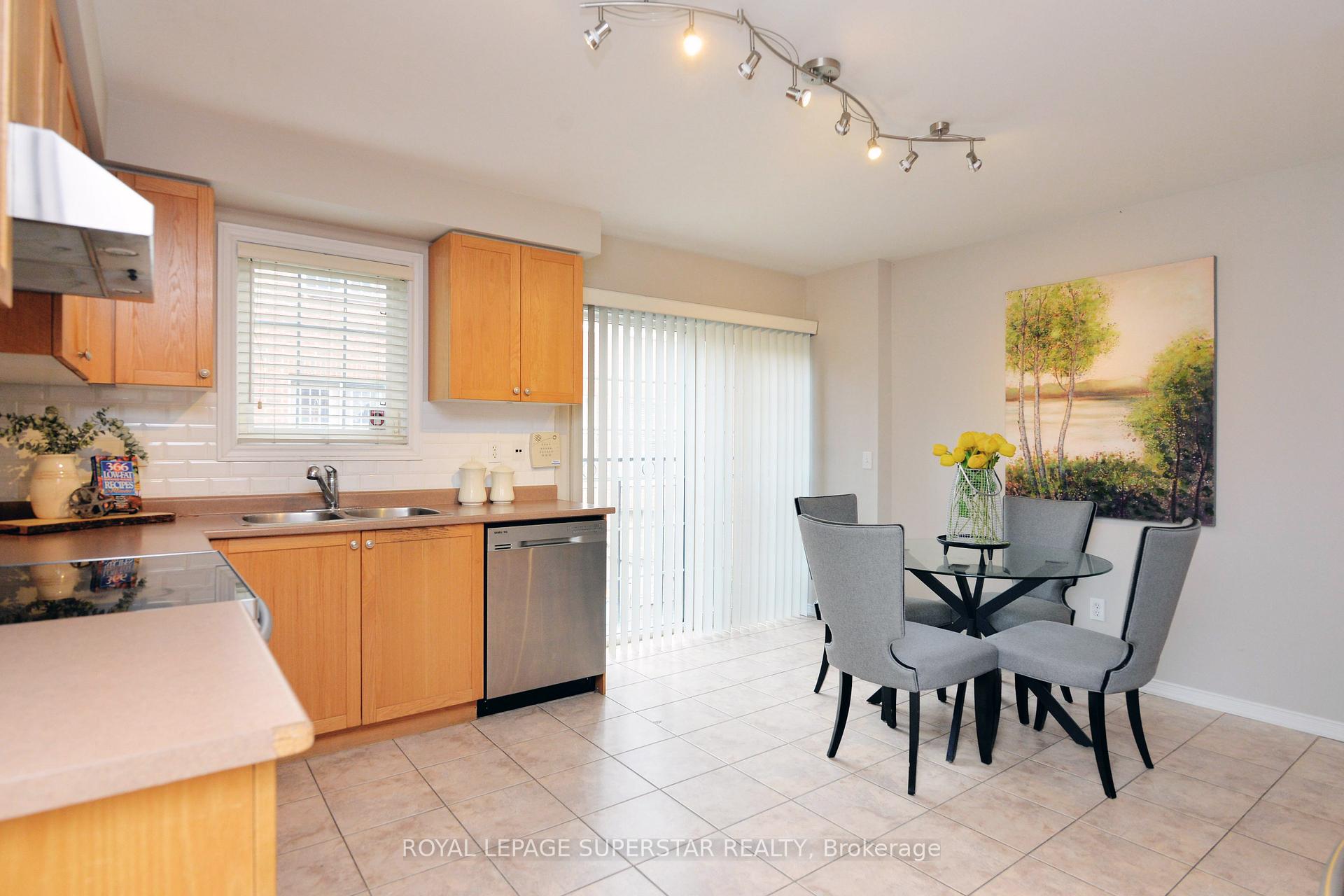 Photo 12 of 15 Gemstone Lane, Brampton, Downtown Brampton — HOMEH