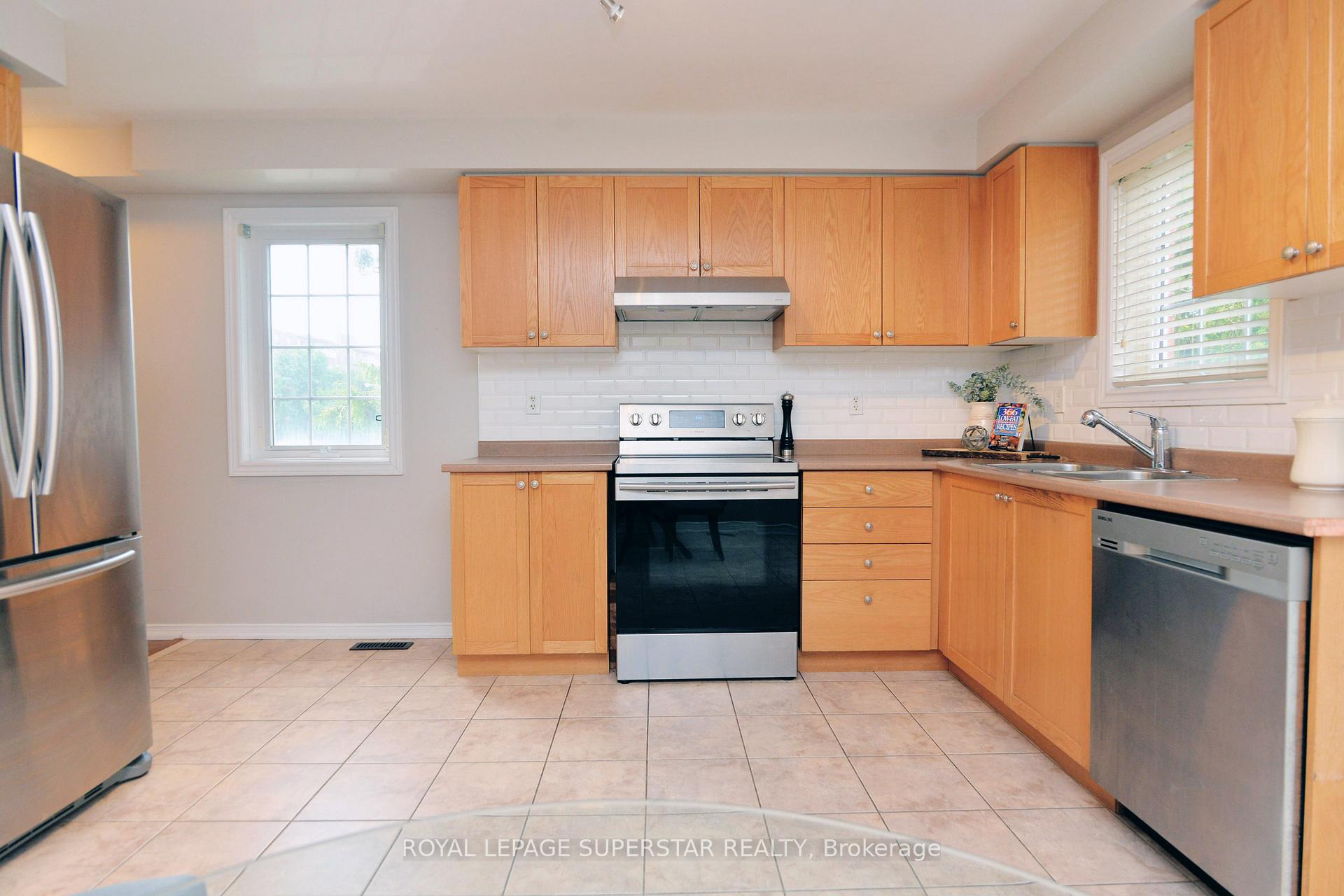 Photo 15 of 15 Gemstone Lane, Brampton, Downtown Brampton — HOMEH
