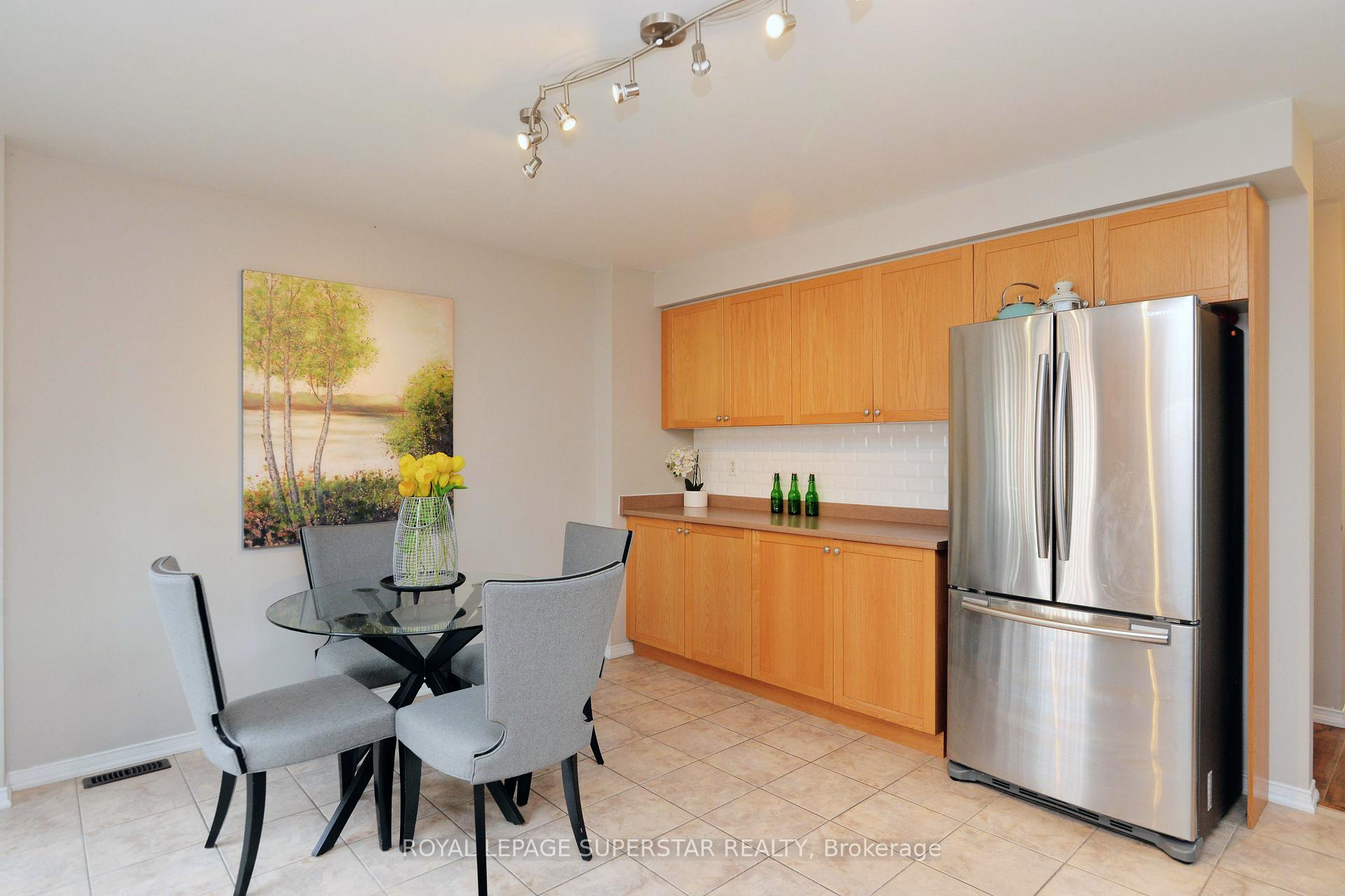 Photo 17 of 15 Gemstone Lane, Brampton, Downtown Brampton — HOMEH