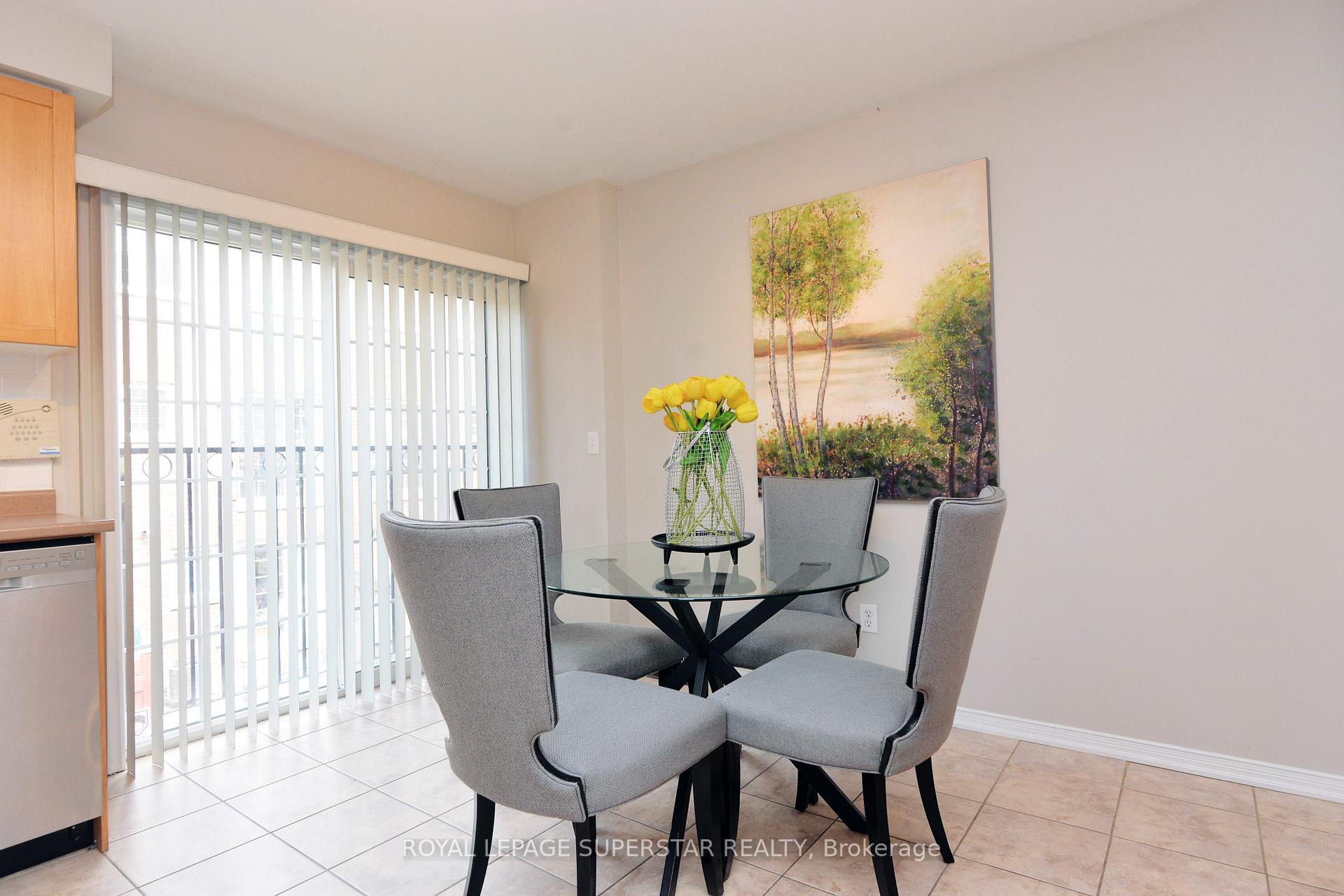 Photo 19 of 15 Gemstone Lane, Brampton, Downtown Brampton — HOMEH