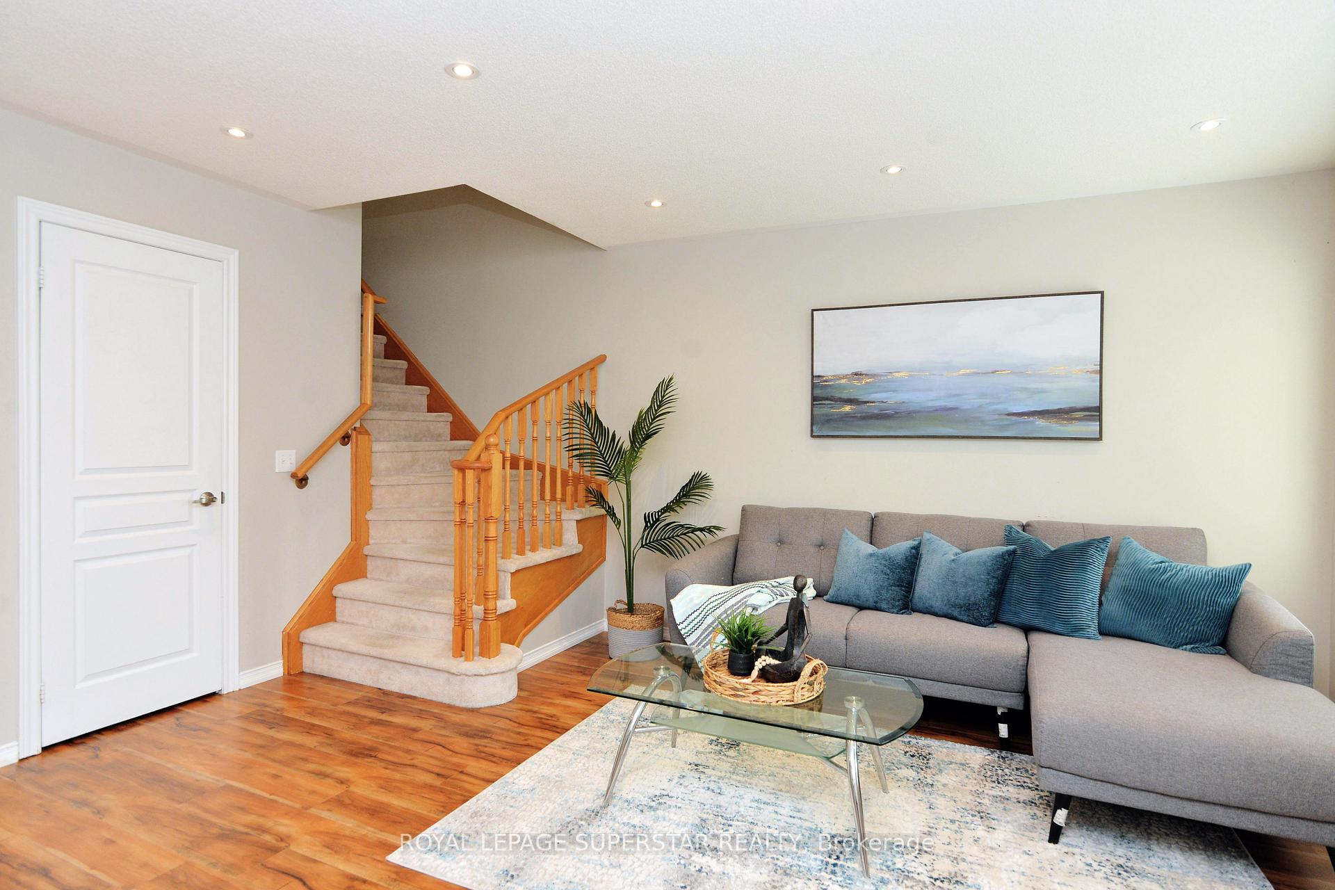 Photo 21 of 15 Gemstone Lane, Brampton, Downtown Brampton — HOMEH