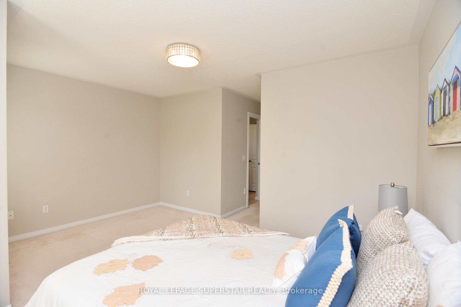 Photo 32 of 15 Gemstone Lane, Brampton, Downtown Brampton — HOMEH