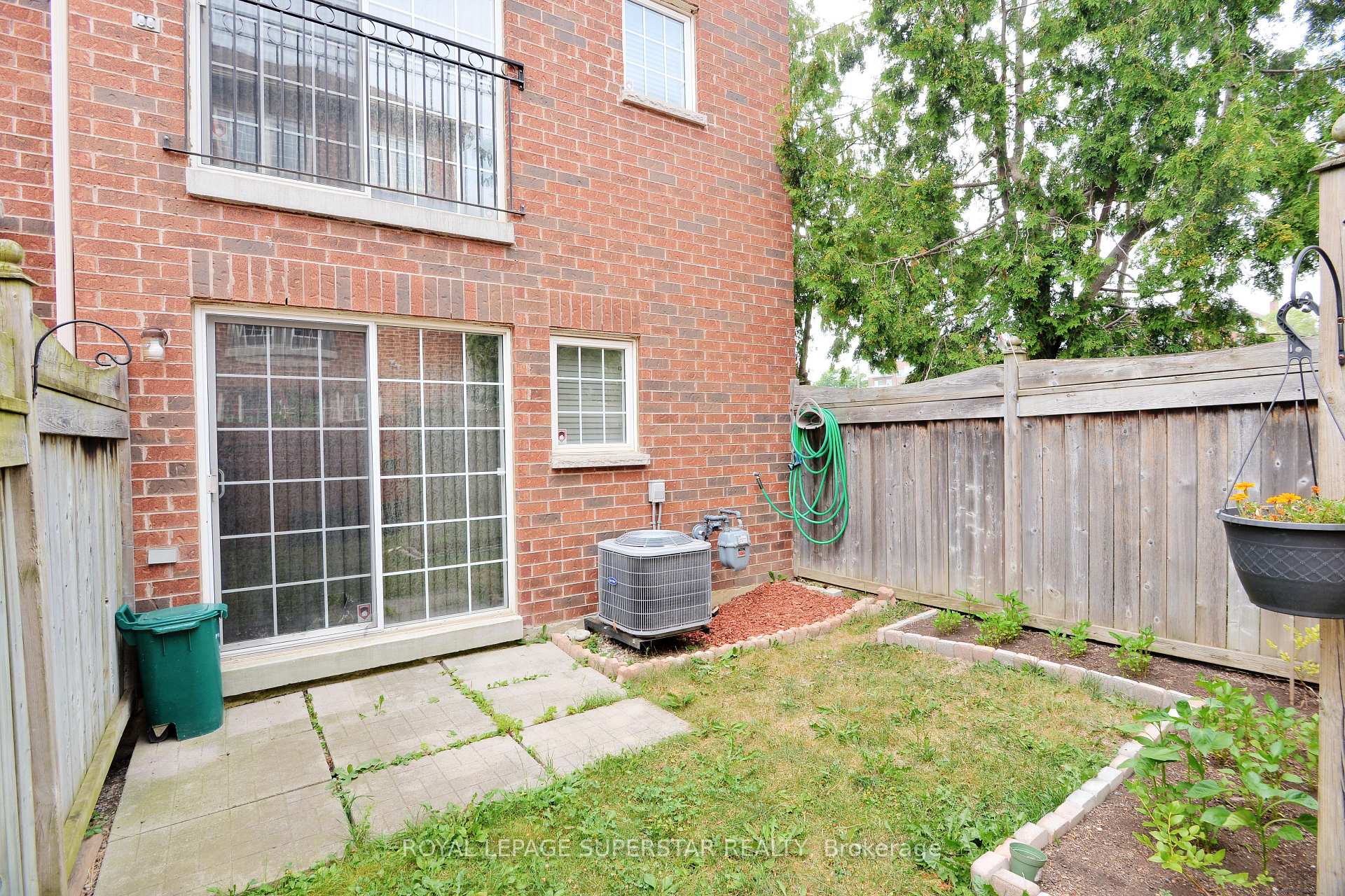 Photo 43 of 15 Gemstone Lane, Brampton, Downtown Brampton — HOMEH