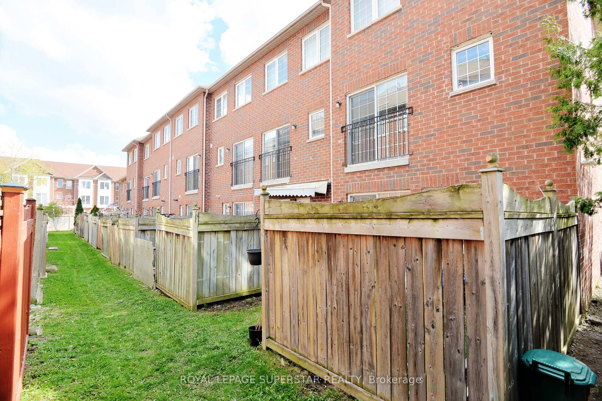 Photo 46 of 15 Gemstone Lane, Brampton, Downtown Brampton — HOMEH