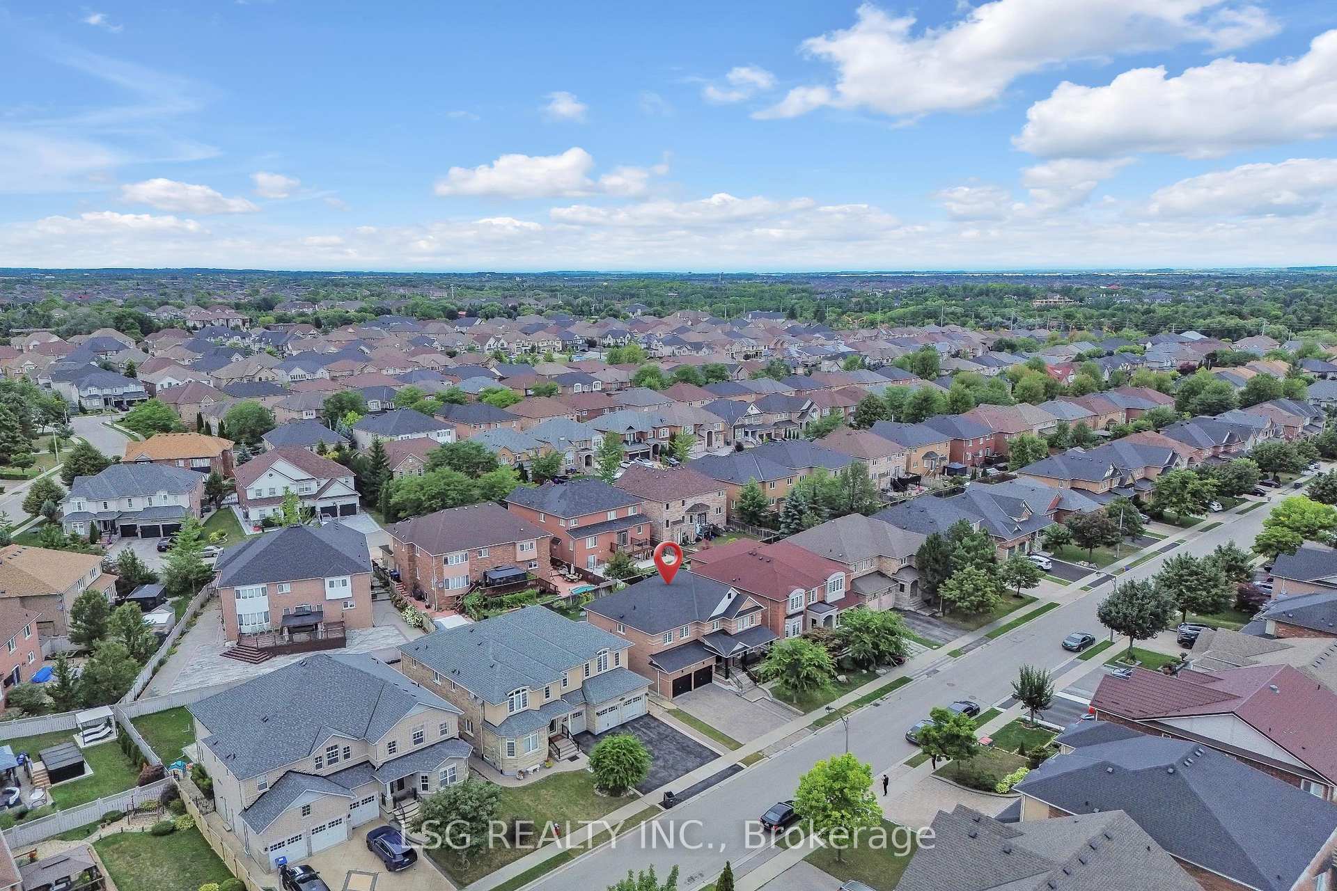Photo 3 of 54 Richgrove Drive, Brampton, Vales of Castlemore — HOMEH