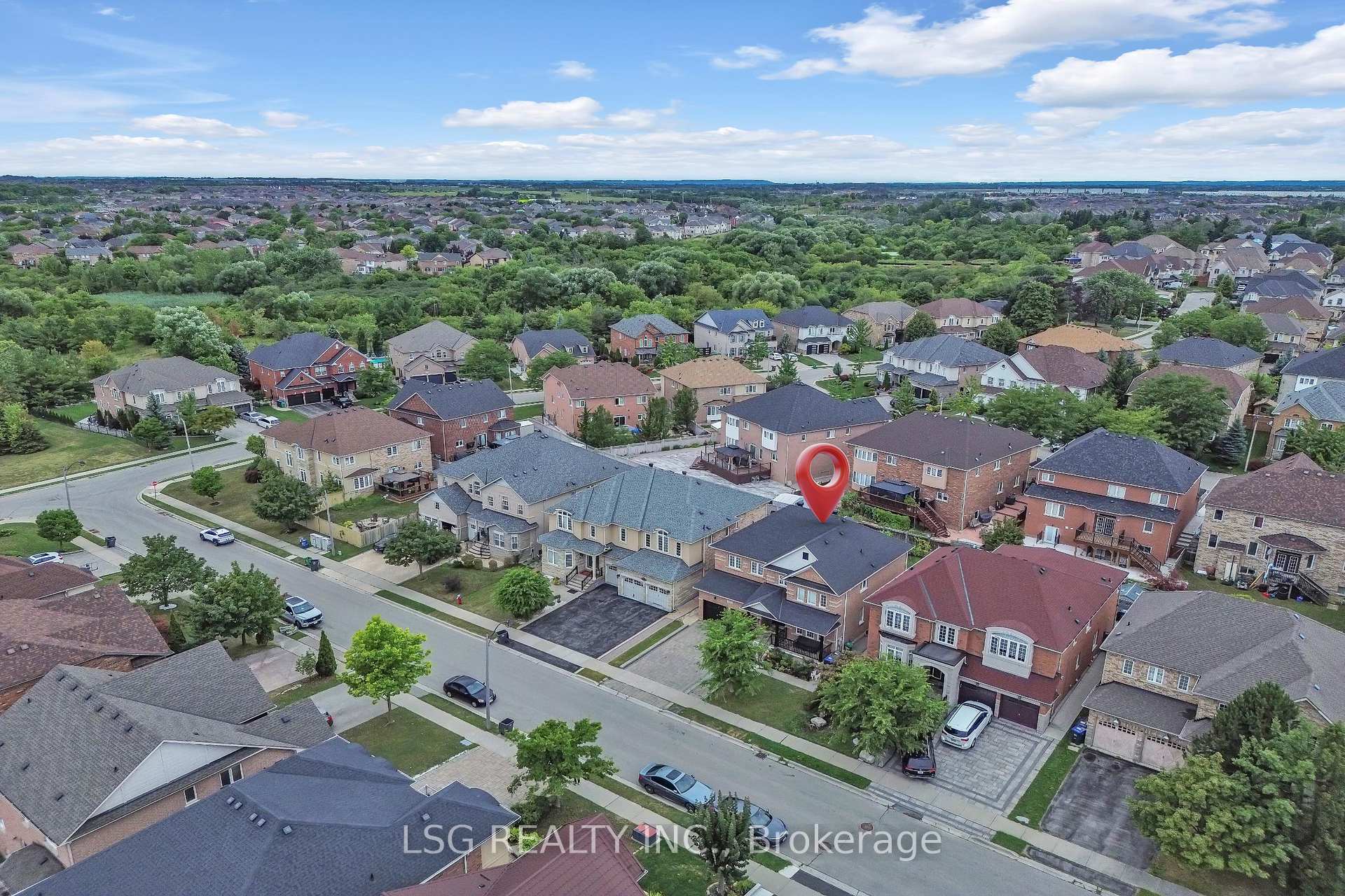 Photo 4 of 54 Richgrove Drive, Brampton, Vales of Castlemore — HOMEH