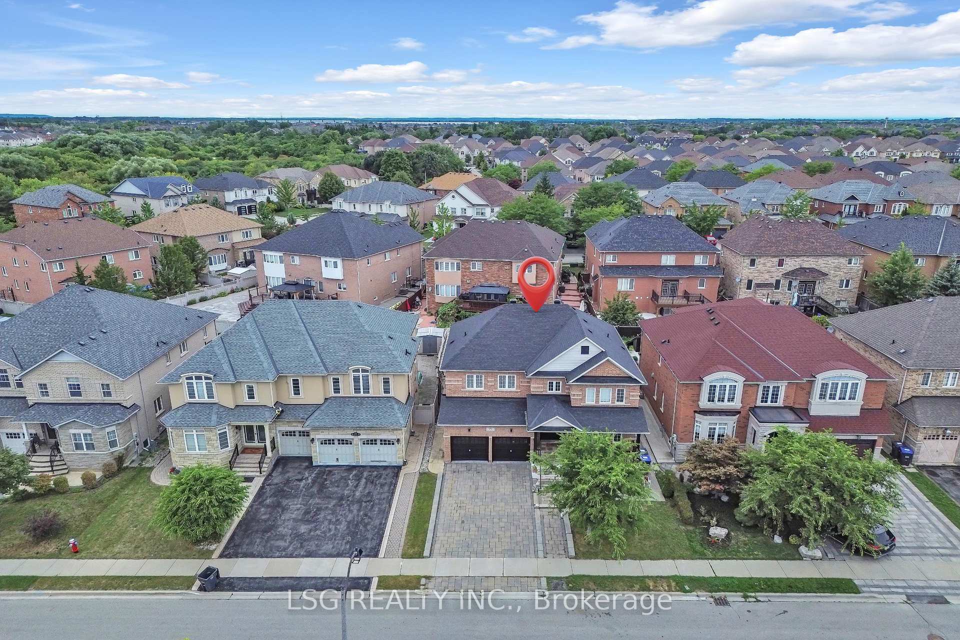 Photo 5 of 54 Richgrove Drive, Brampton, Vales of Castlemore — HOMEH