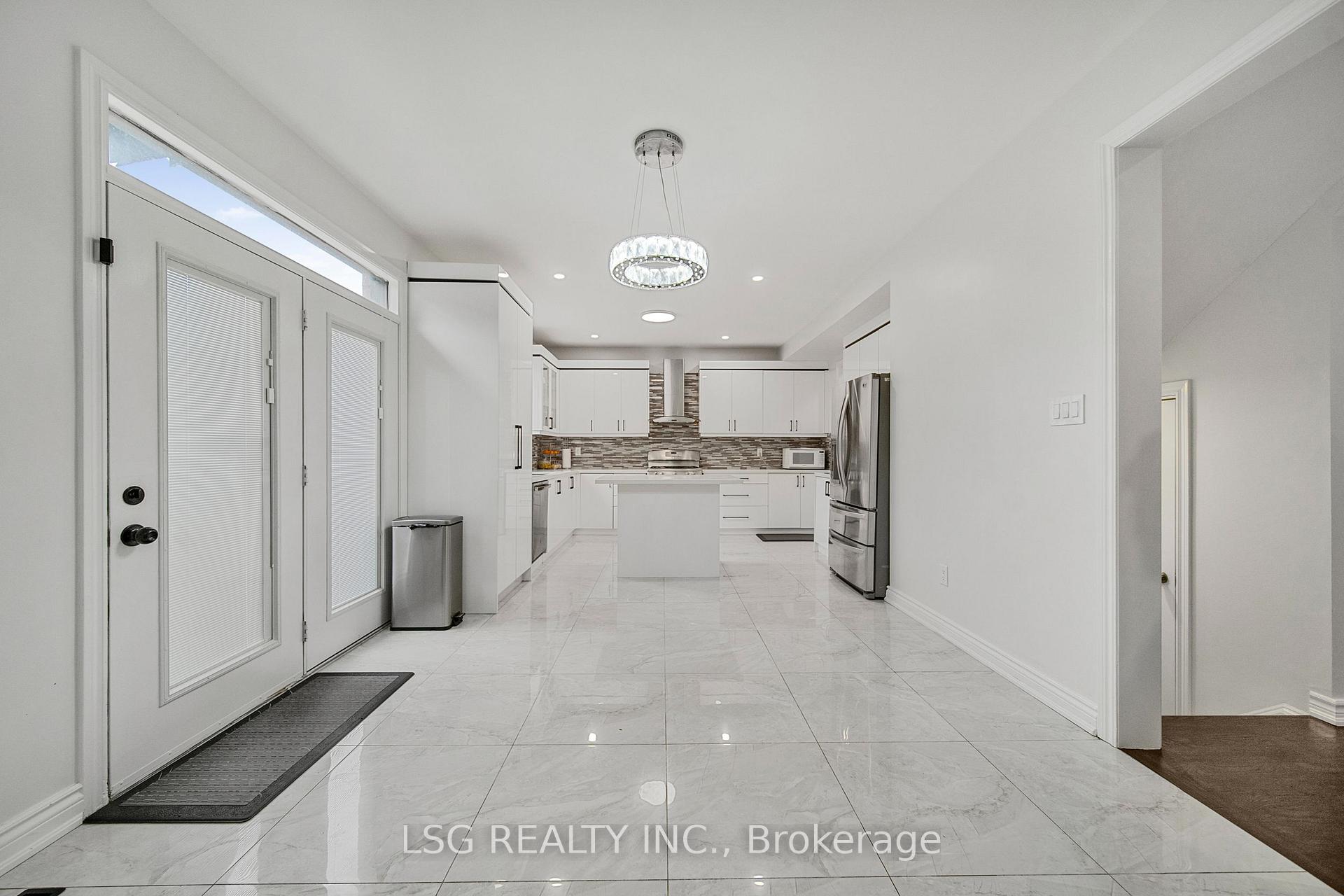 Photo 16 of 54 Richgrove Drive, Brampton, Vales of Castlemore — HOMEH
