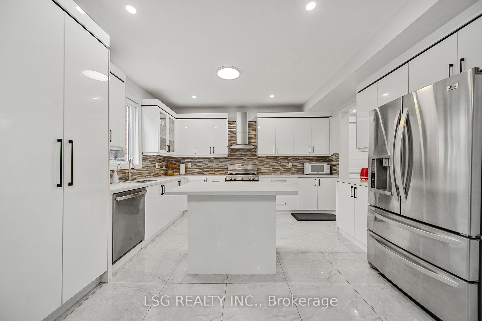 Photo 17 of 54 Richgrove Drive, Brampton, Vales of Castlemore — HOMEH