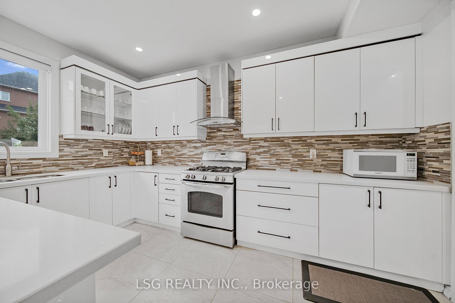 Photo 18 of 54 Richgrove Drive, Brampton, Vales of Castlemore — HOMEH