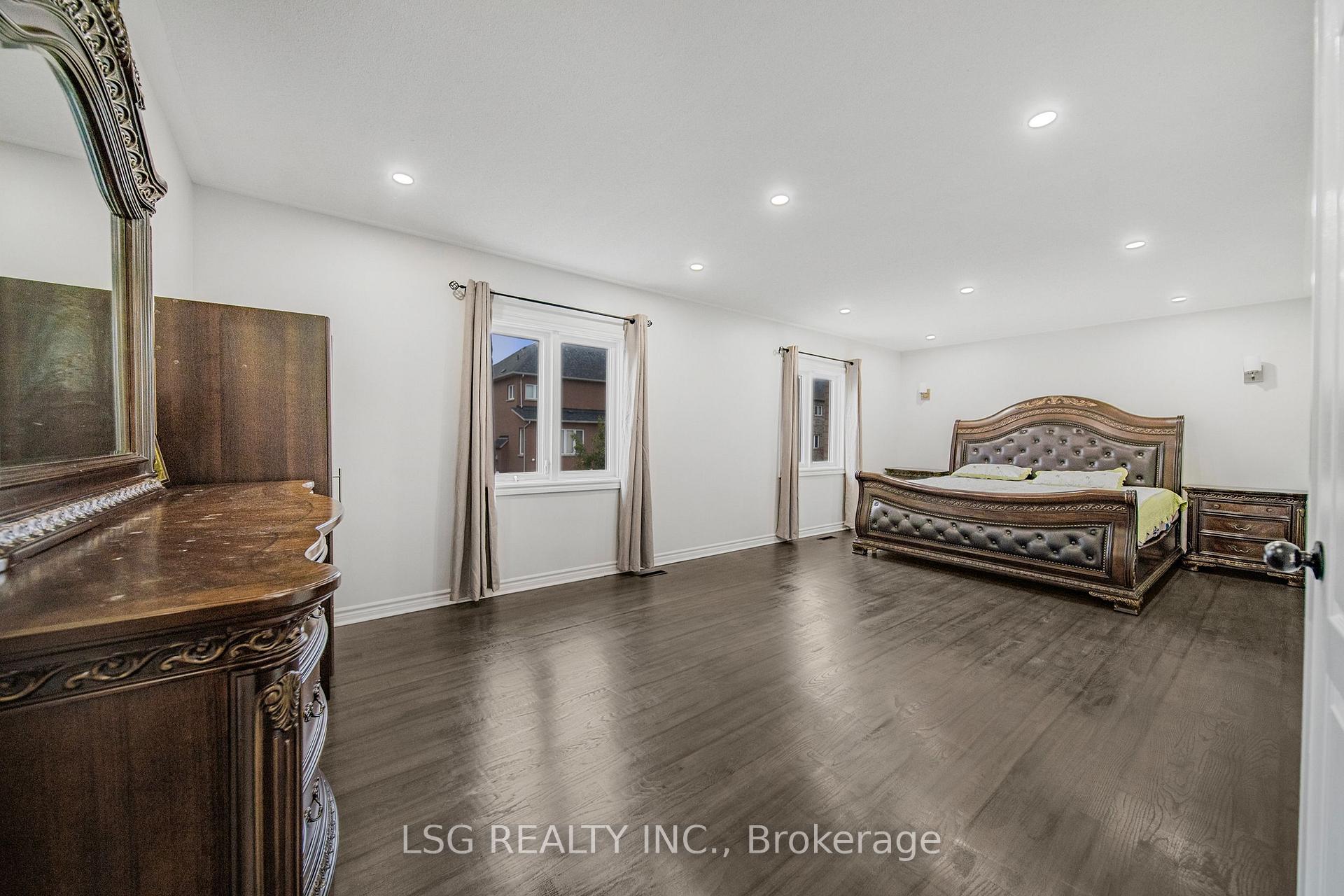Photo 23 of 54 Richgrove Drive, Brampton, Vales of Castlemore — HOMEH