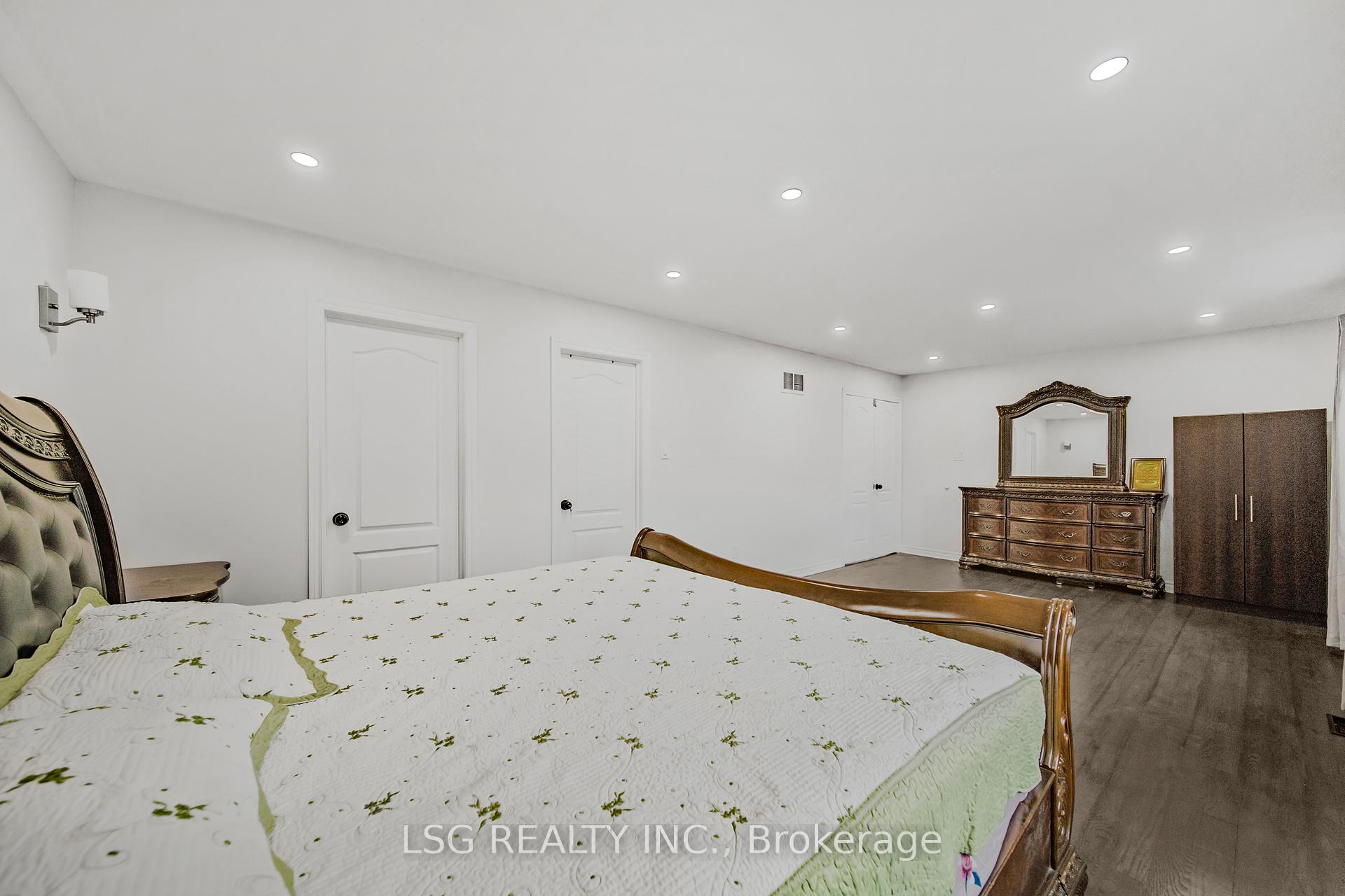 Photo 24 of 54 Richgrove Drive, Brampton, Vales of Castlemore — HOMEH
