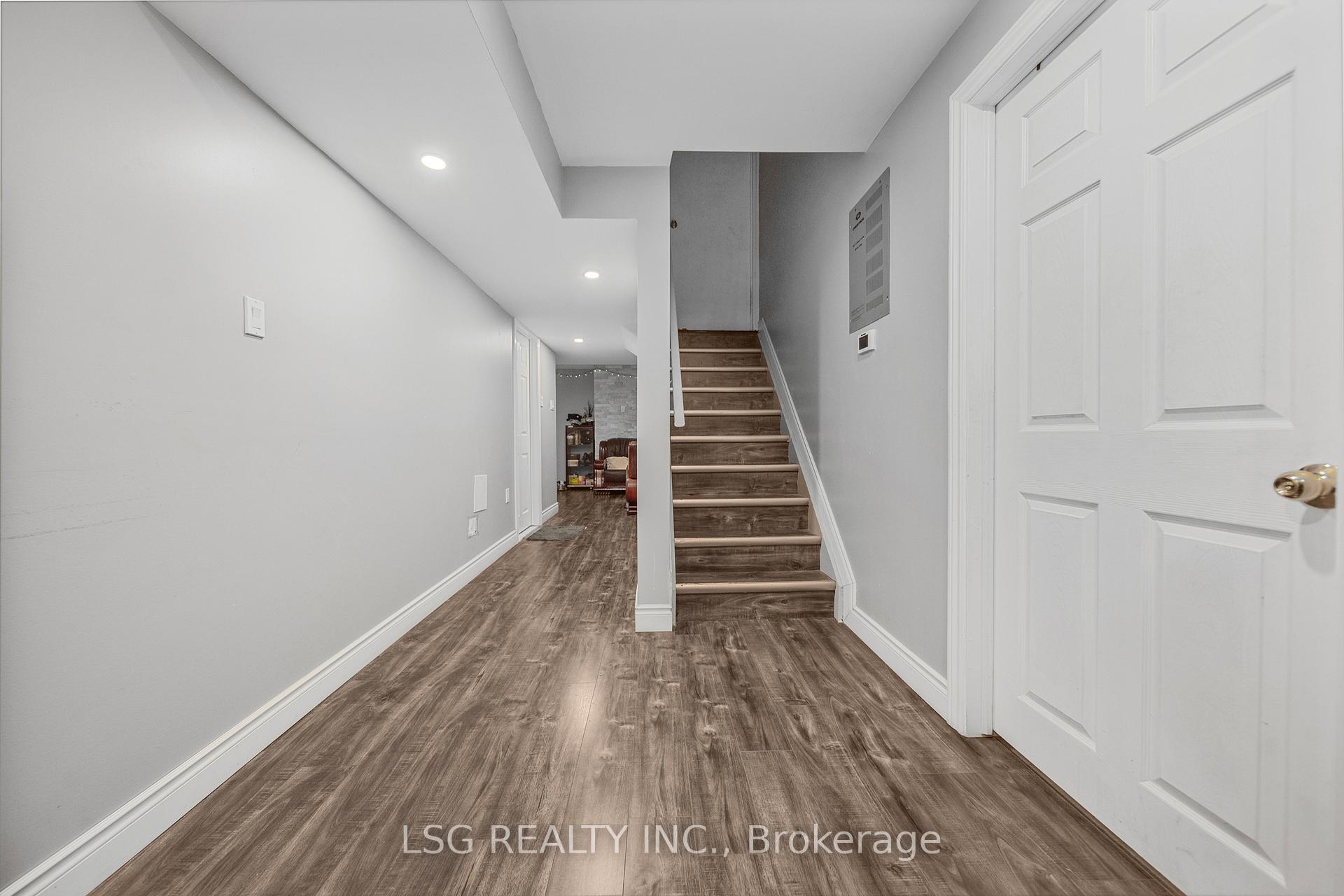 Photo 33 of 54 Richgrove Drive, Brampton, Vales of Castlemore — HOMEH